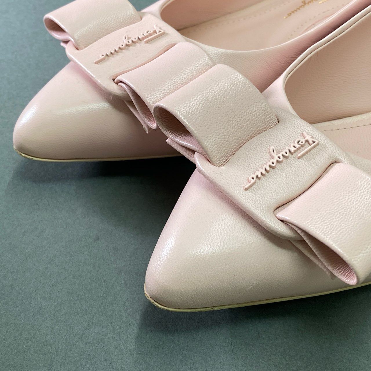 【美品】サルバトーレフェラガモ VIVA パンプス　フラットシューズ 24.5 Salvatore Ferragamo - 未使用 サルヴァトーレ フェラガモ