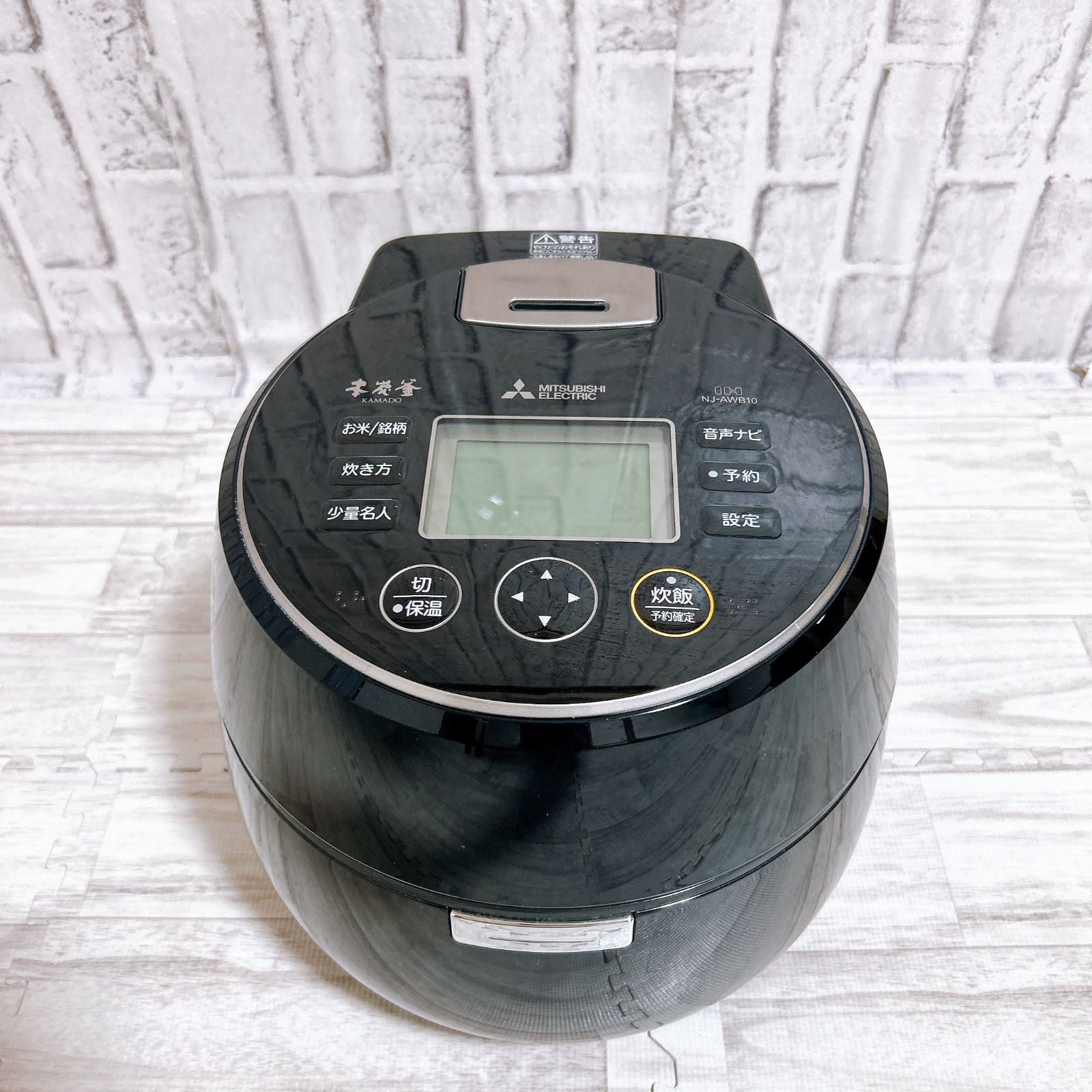 三菱電機 炊飯器 KAMADO NJ-AWB10-B　5.5合／付属品完備 Amazon | NJ-AWB10-B 黒曜 本炭釜 KAMADO | 三菱電機(MITSUBISHI