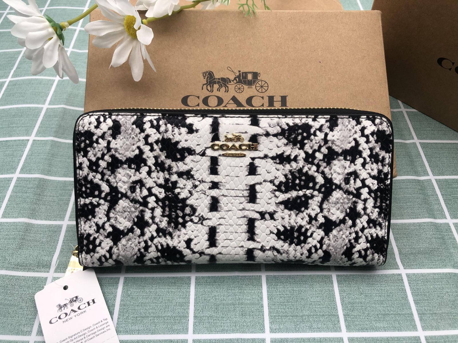 COACH コーチ 財布 長財布 メンズレディース クーポン配布 ギフト ブランド プレゼント 贈り物 レザー  ウォレット 新品未使用 ナチュラル ロゴ シグネチャー AA183