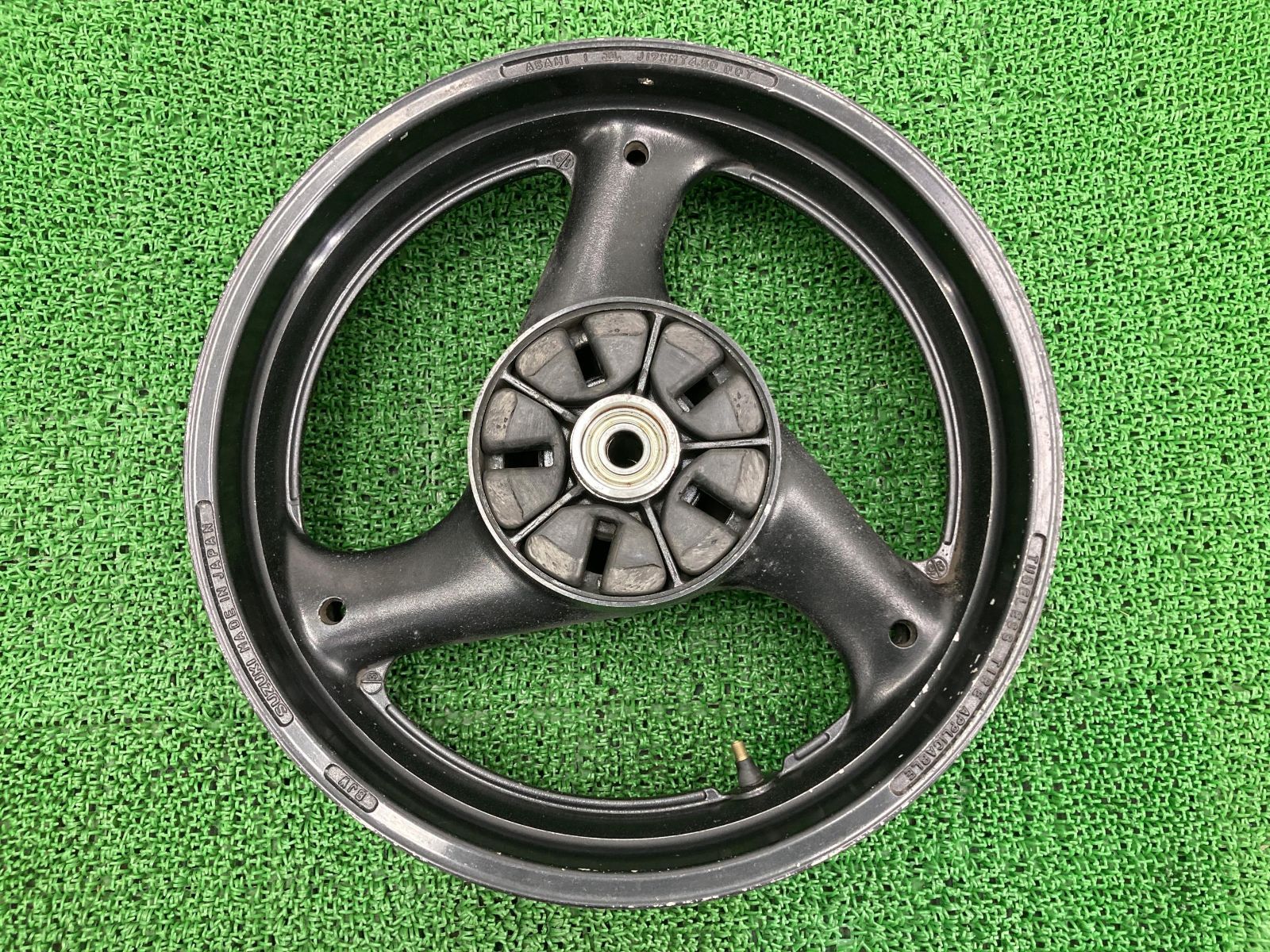 RF400R リアホイール 黒 BJW スズキ 純正 中古 バイク 部品 GK78A