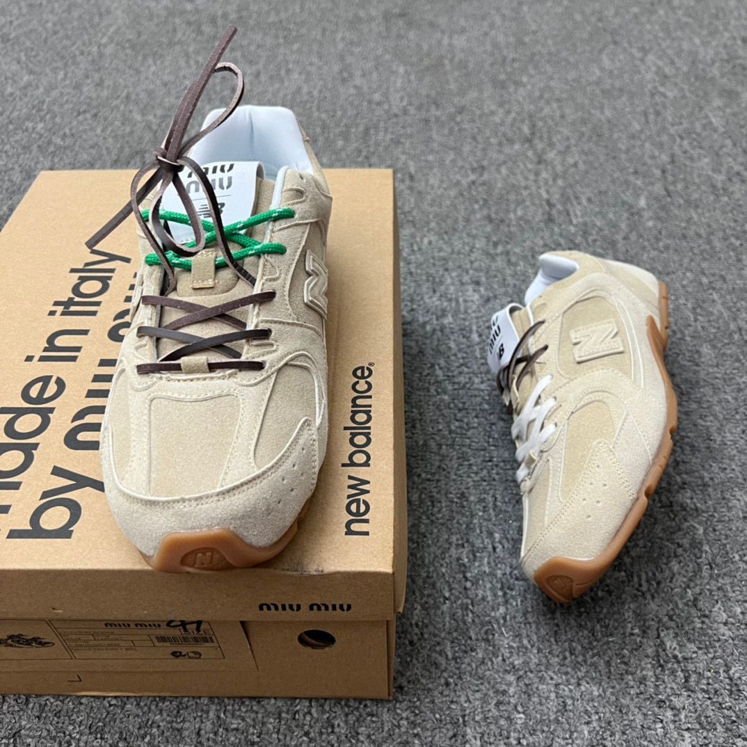 MiuMiu ミュウミュウx NewBalance スニーカー コラボ 新品未使用 - メルカリ