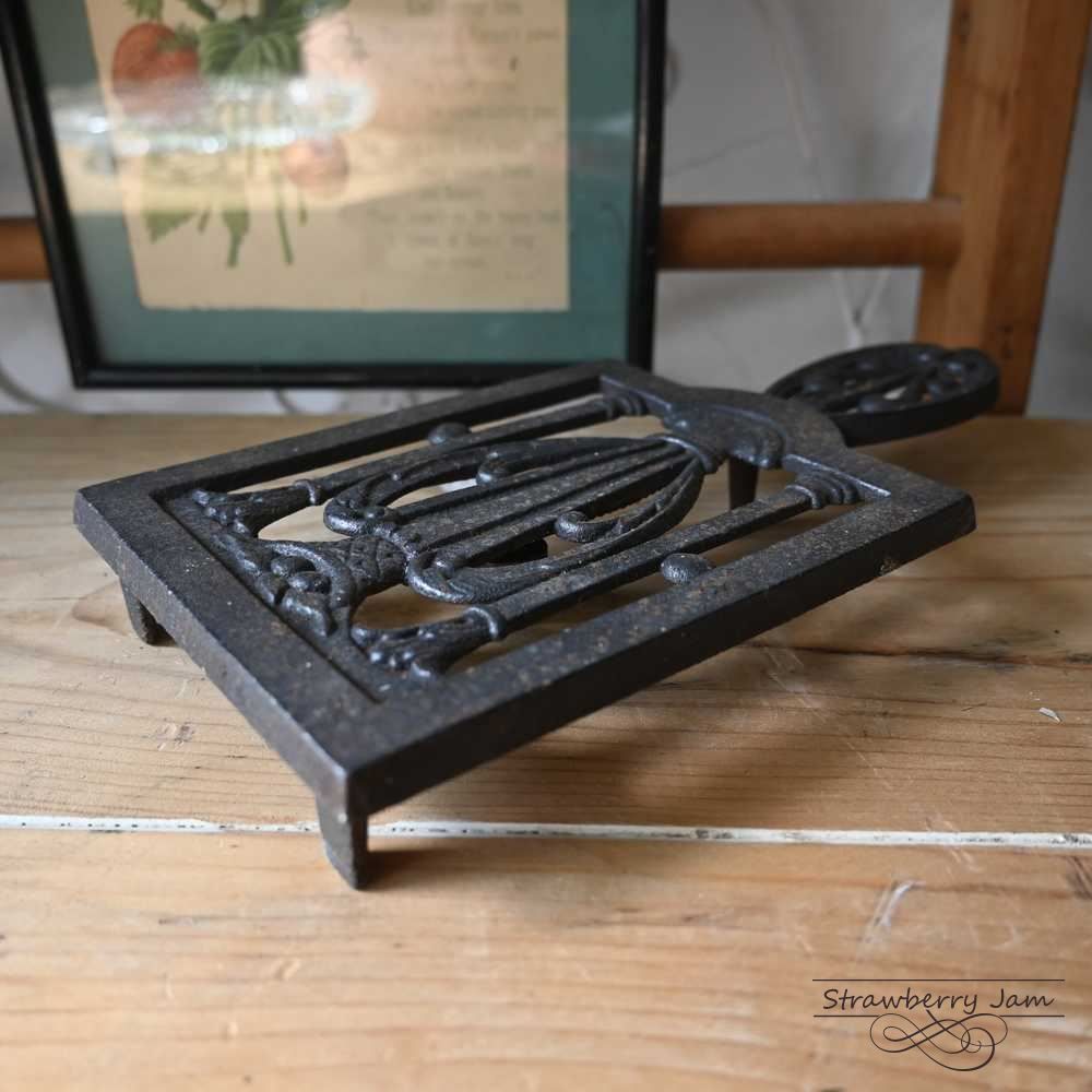 L3710-211 英国アンティーク アイロン台 鍋置き キッチン用品 アイロン L3710-211 英国アンティーク アイロン台 鍋置き キッチン用品