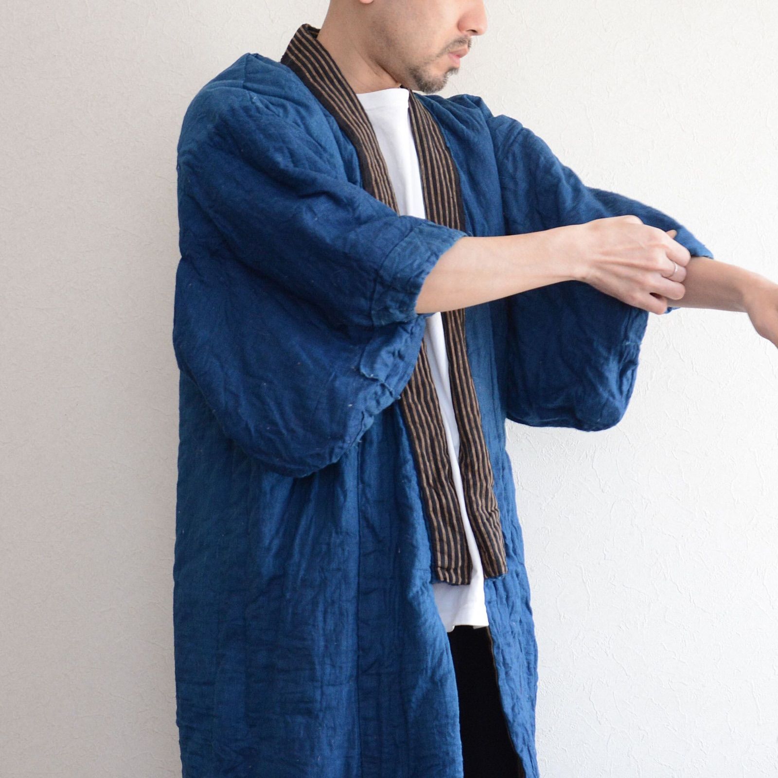 綿入れ着物 丹前 掻巻 古布 木綿 藍染 縞模様ジャパンヴィンテージリメイク素材 Padded Kimono Tanzen Indigo Dyed Striped Cotton Fabric Japan Vintage Remake Material