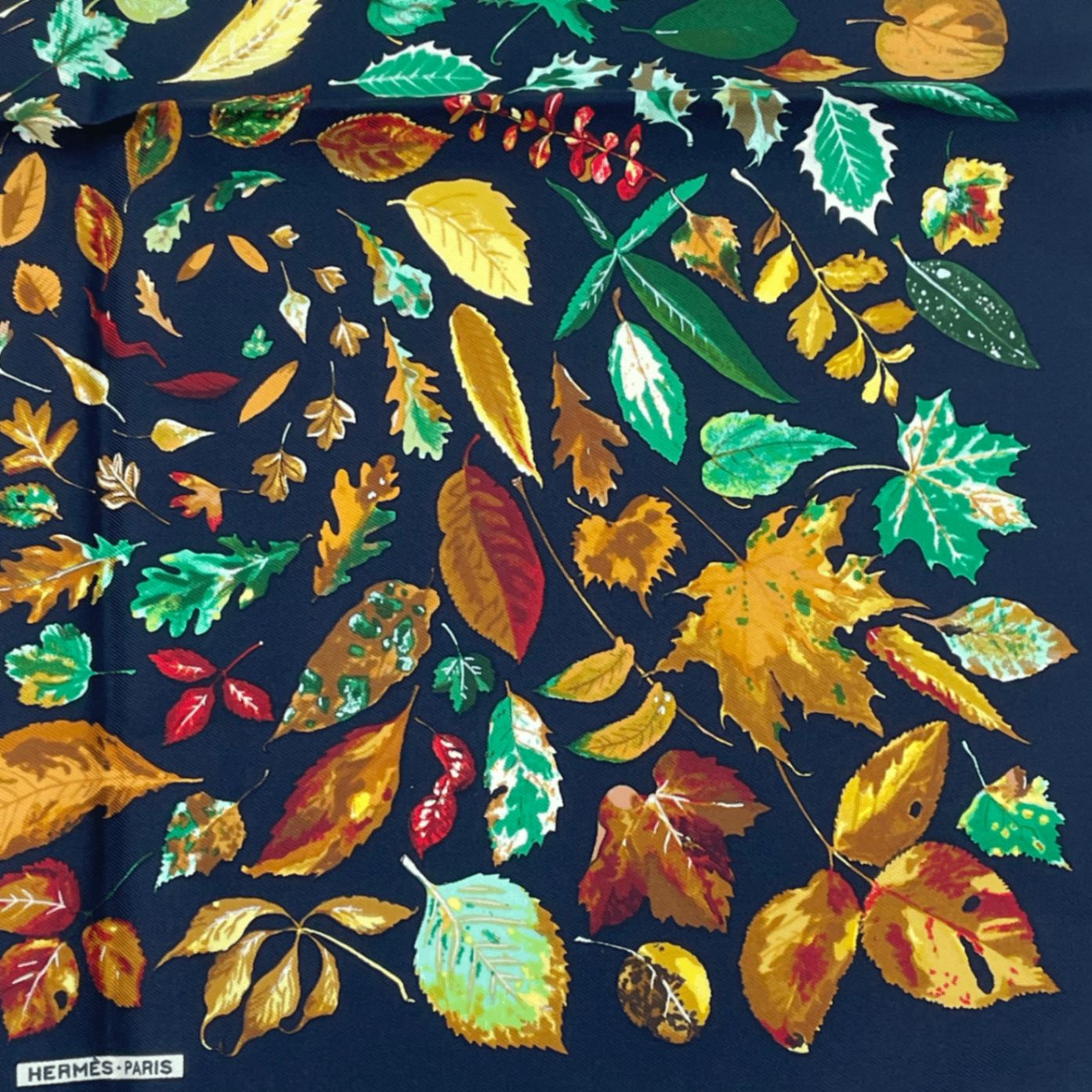 HERMES シルクスカーフ リーフ柄　オレンジ HERMES シルクスカーフ リーフ柄 オレンジ レア 稀少 HERMES