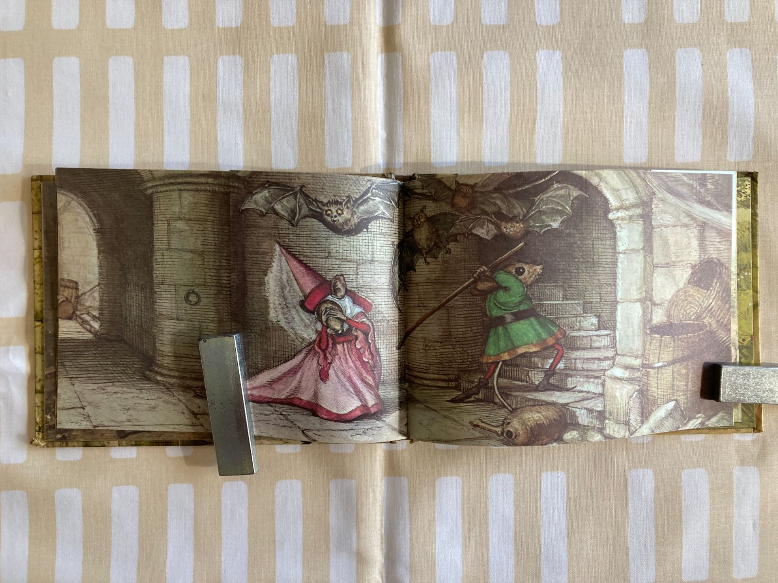 しかけ絵本Pop-Up 仕掛け絵本・英語版 THE GHOSTS OF CREEPY CASTLE