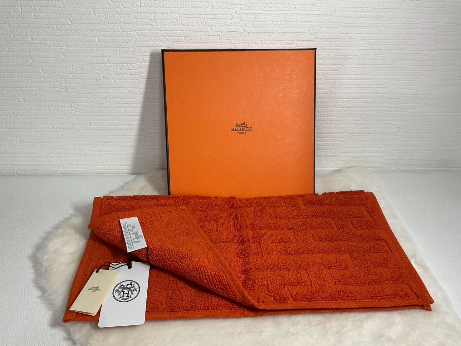 ✨新品未使用✨HERMES オレンジ パターンタオル 未使用品 HERMES エルメス タオル タグ付き Hロゴ オレンジ