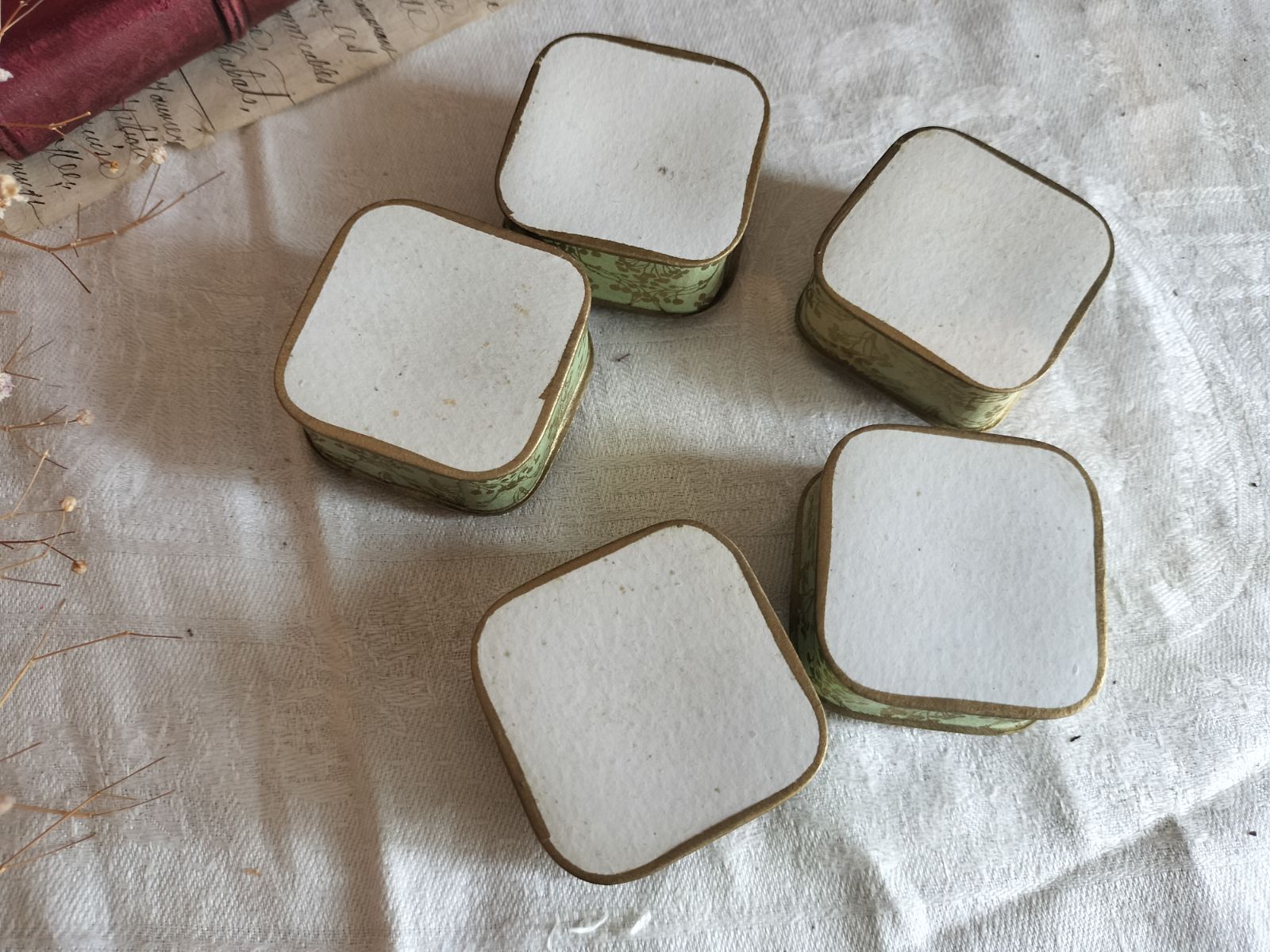 フランス アンティーク 素敵な パウダーケース Nymphea Paris 紙箱 美