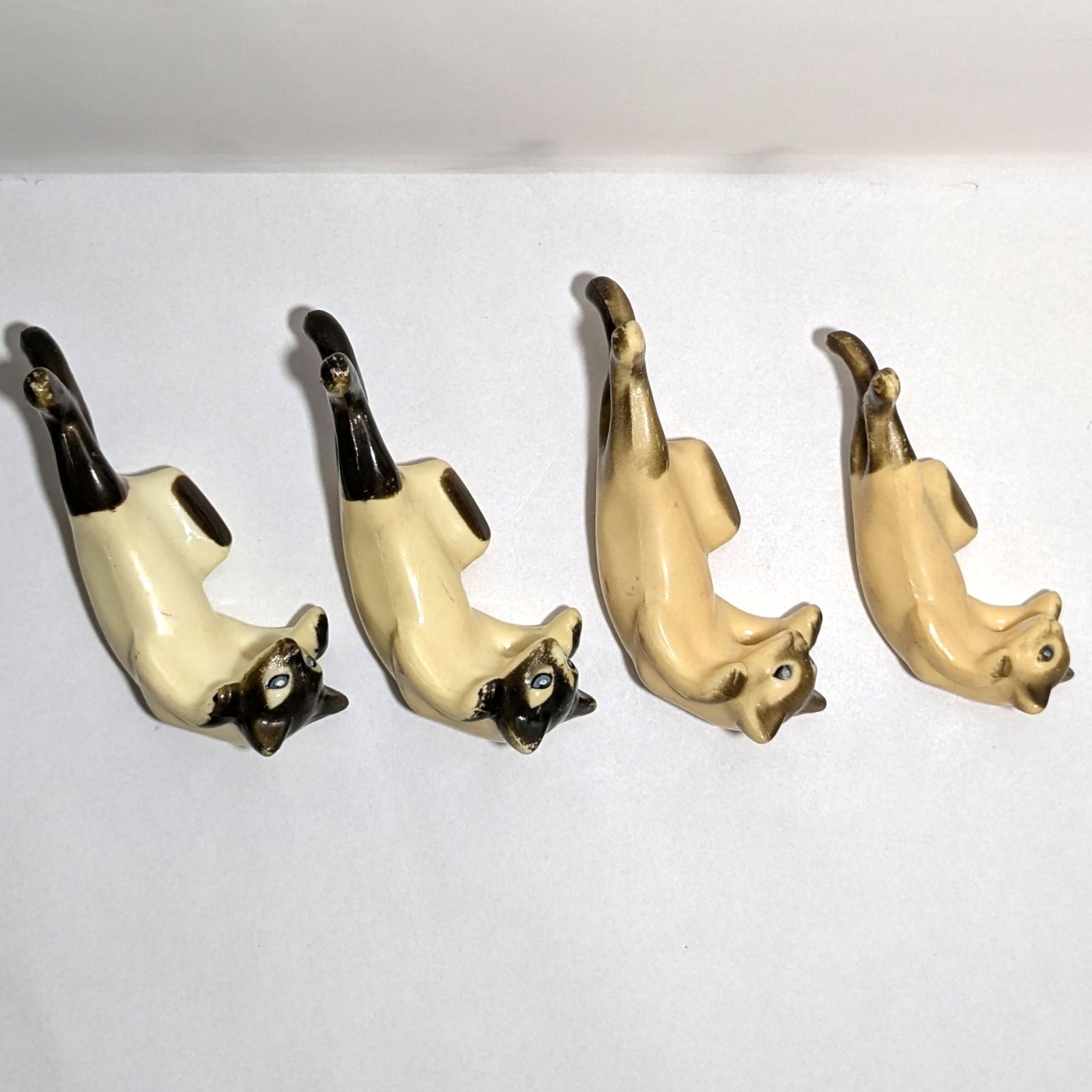 シャム猫】 陶器 猫の置物 コップのフチ猫 4匹セット - メルカリ