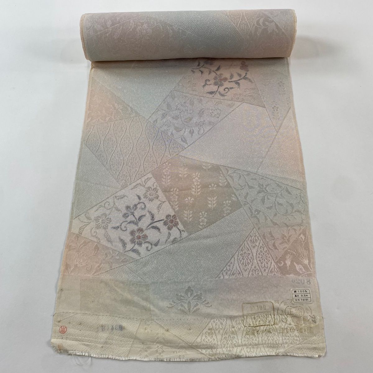 反物 秀品 小紋 花唐草 裂取り文 ぼかし 縮緬 ピンクベージュ 正絹