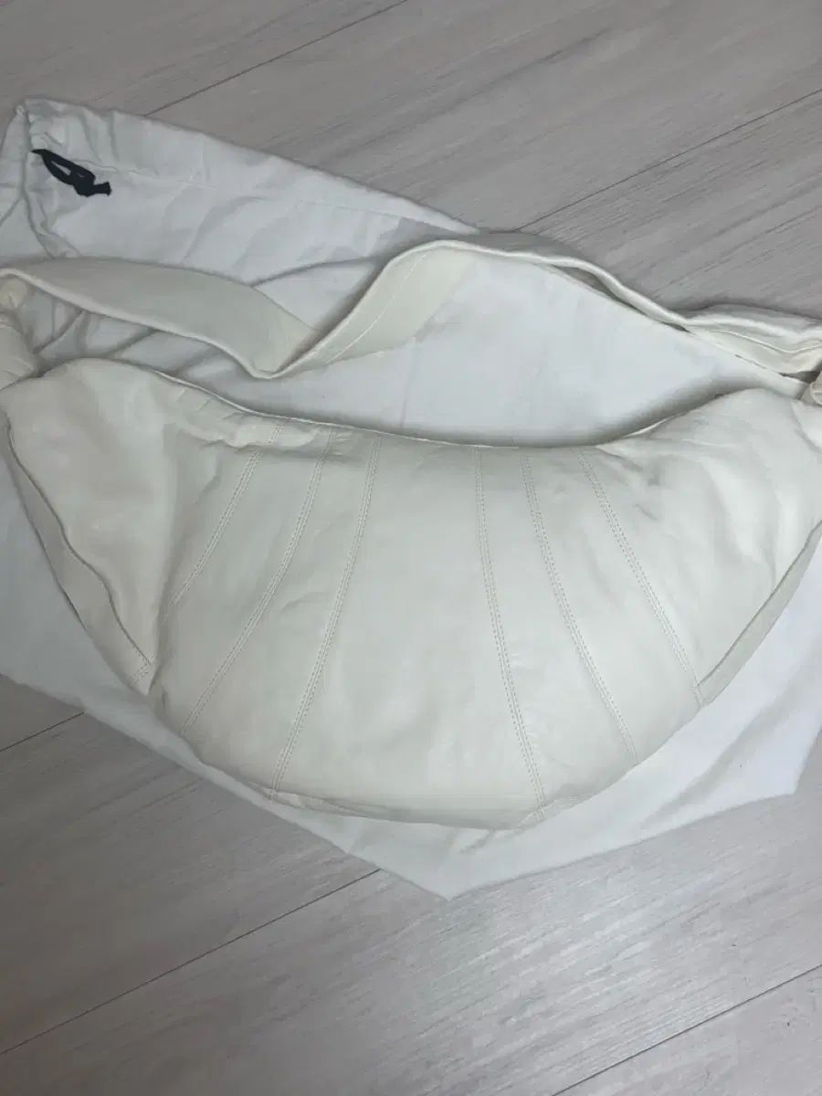 ルメール クローソン バムバッグ ラージ 白