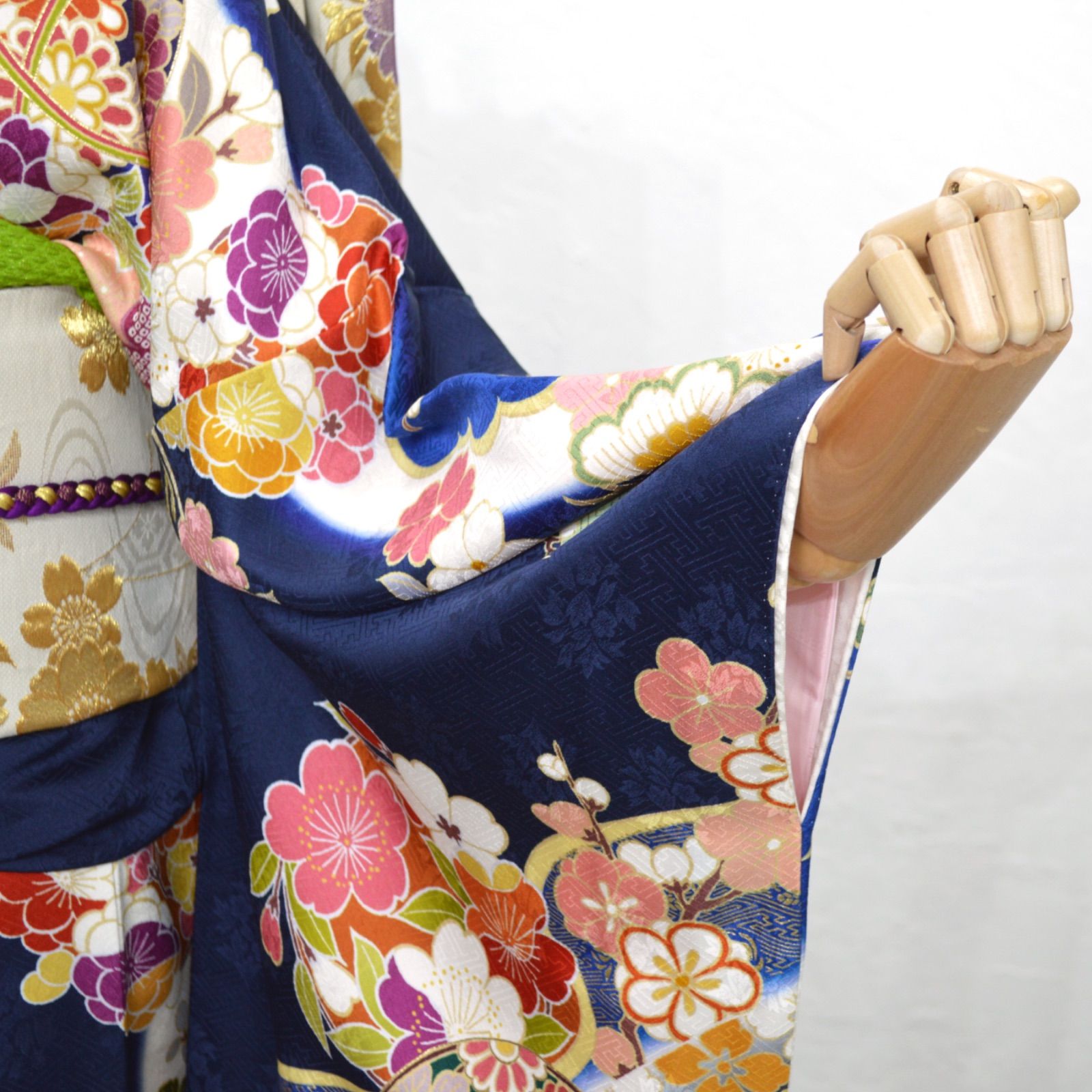 美品》正絹 振袖フルセット SS〜Mサイズ 成人式 紺地 パールトーン加工 