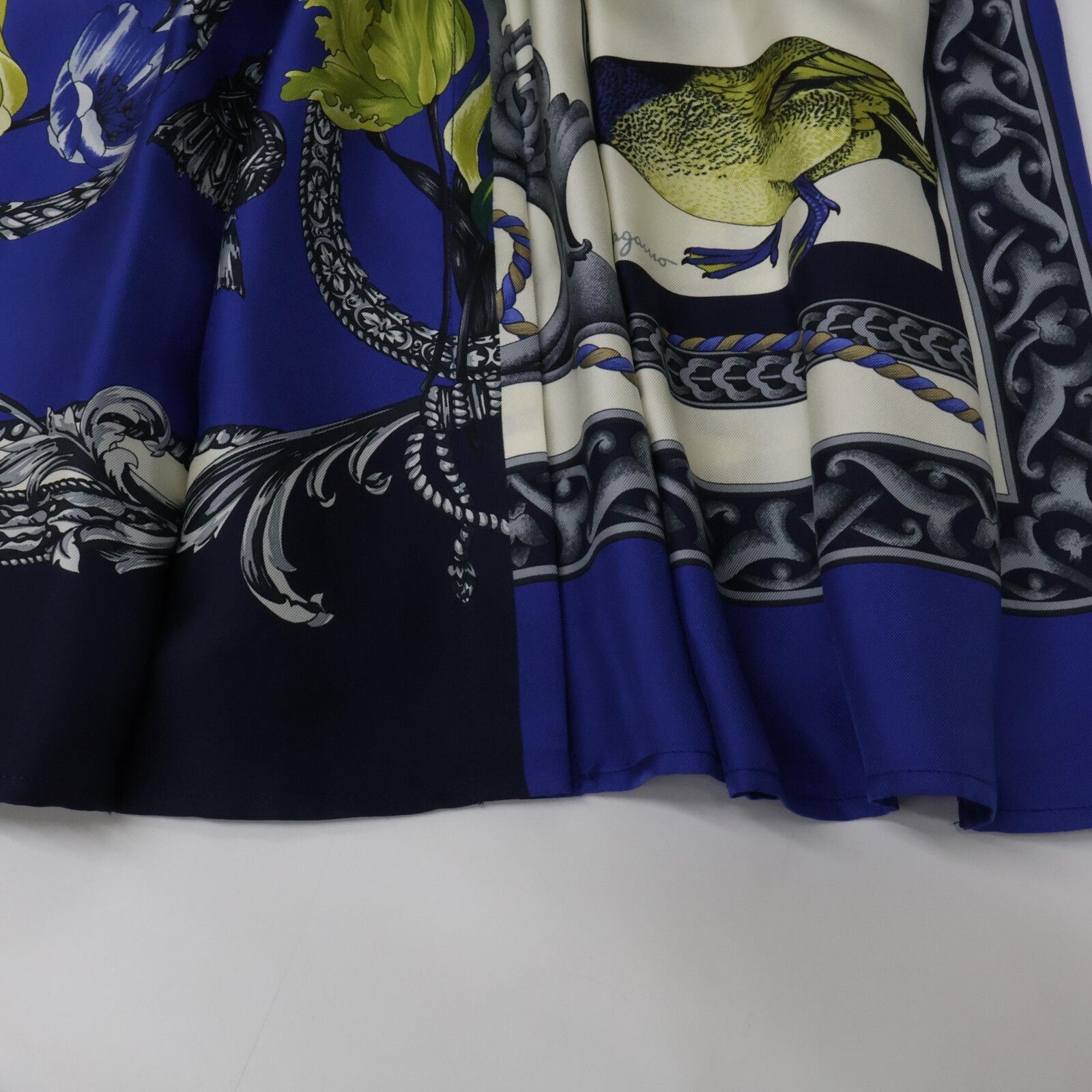 サルヴァトーレフェラガモ ブルー×ベージュ