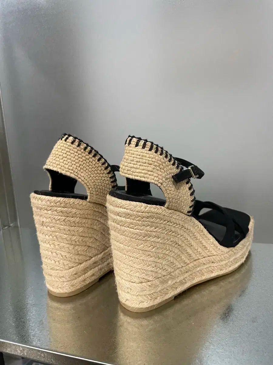 ☆ドイツ発*ZARA*新作*パテントウェッジヒールサンダル/BL☆ エナメルレザー風ウェッジサンダル - ホワイト | ZARA Japan / 日本