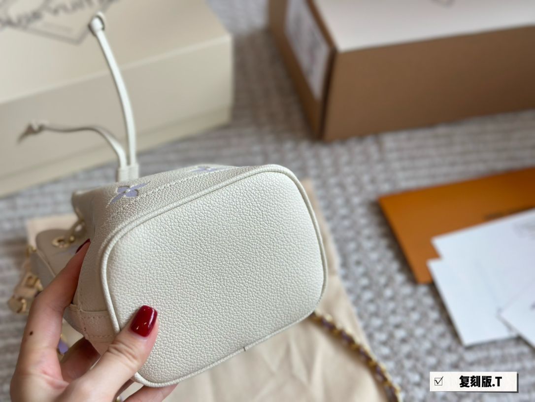 LV幻想的なアイスブルーのバケツ