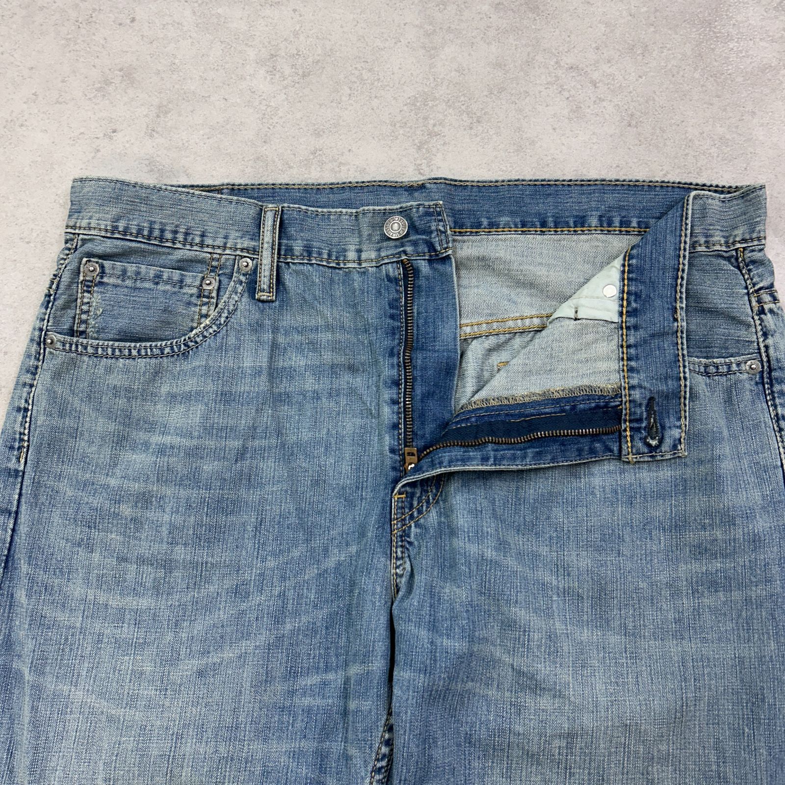 569 Levi