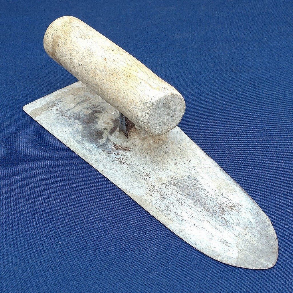 左官鏝 カネイ 古鏝 コテ こて 左官コテ 左官道具 鏝の長さ約209㎜ 最大幅約83㎜ 2425