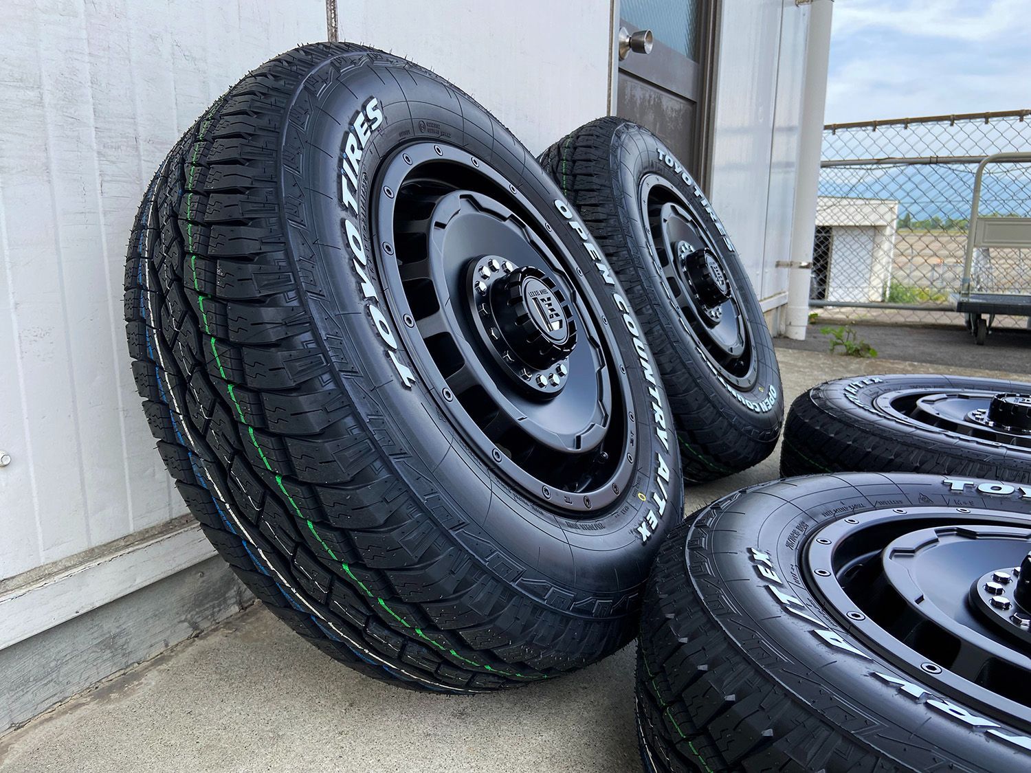 新品 ライズ ロッキー 16インチ タイヤホイールセット 4本セット
