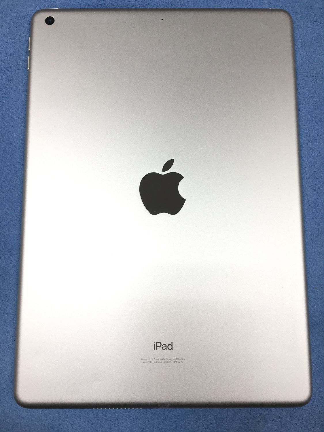 Apple iPad 第8世代 128G Wi-Fiモデル シルバー　初期化済み iPad 【動作確認・初期化済み】極美品 電池83％ Apple 第8世代 Wi-Fi