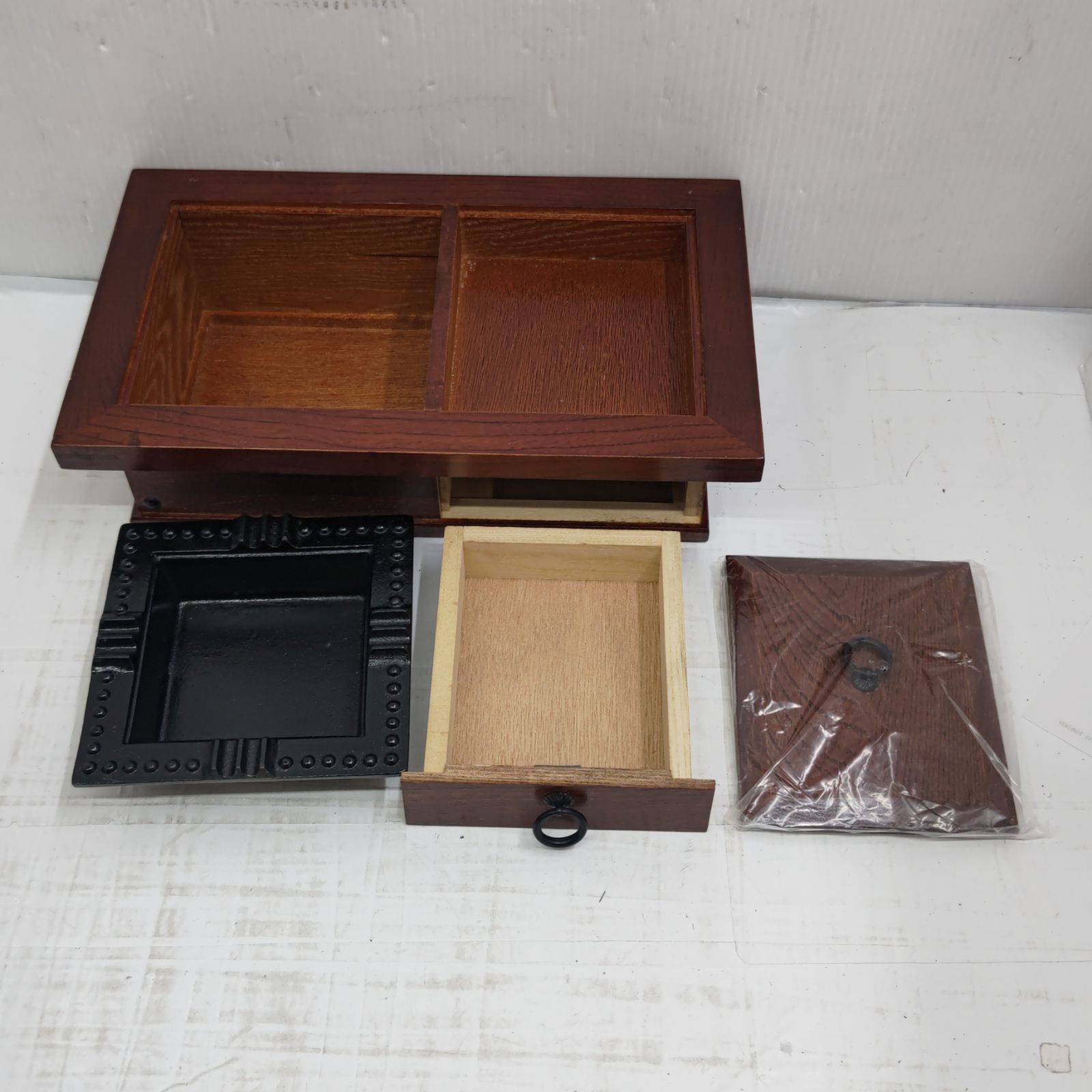h63357 木製 火鉢柄 灰皿 アッシュトレイ タバコ用品 引き出し付 h63357 木製 火鉢柄 灰皿 アッシュトレイ タバコ用品 引き出し付