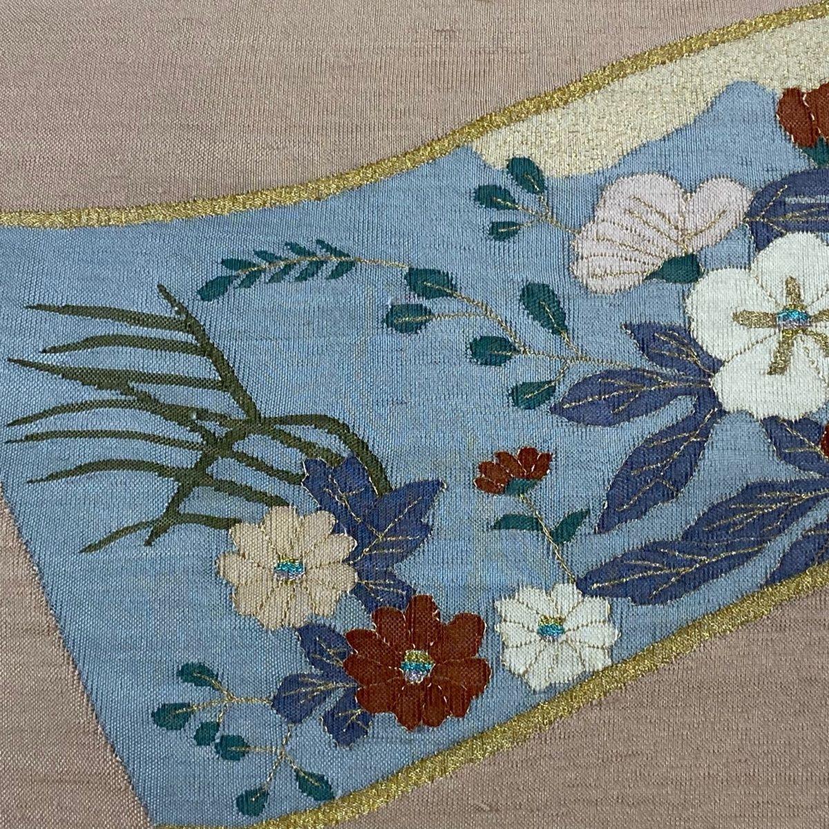 開き名古屋帯 秀品 草花 巻物 金糸 綴れ ピンク 正絹 【中古