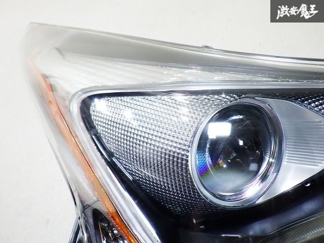 良品/破損無　プリウス　50系　前期　トヨタ純正　LED　運転席側 良品/破損無 プリウス 50系 前期 トヨタ純正 LED 運転席側 から