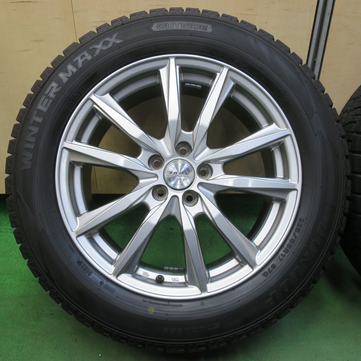 バリ溝！キレイ！9.5分以上☆XV 等 225/55R17 スタッドレス ダンロップ 
