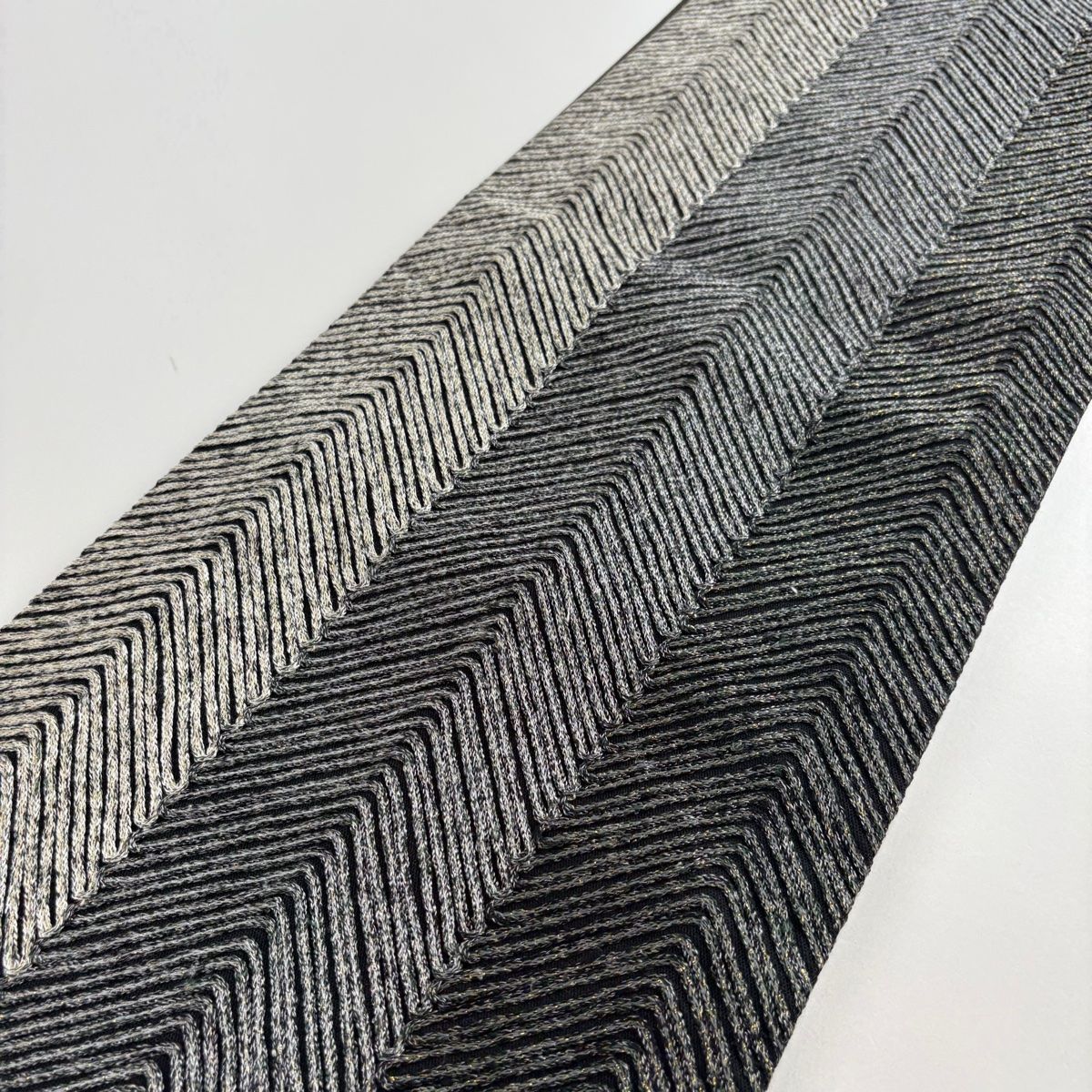 【美品】 袋帯 名品 無月 落款 よろけ縞 幾何学 箔 黒灰 全通 正絹 【】