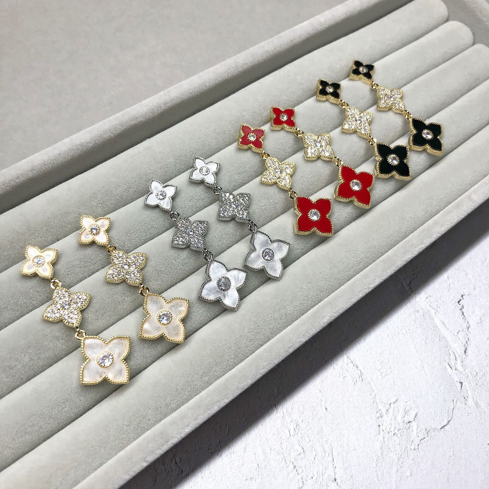 クローバー ピアス ホワイトゴールド imgrc0089847629.jpg