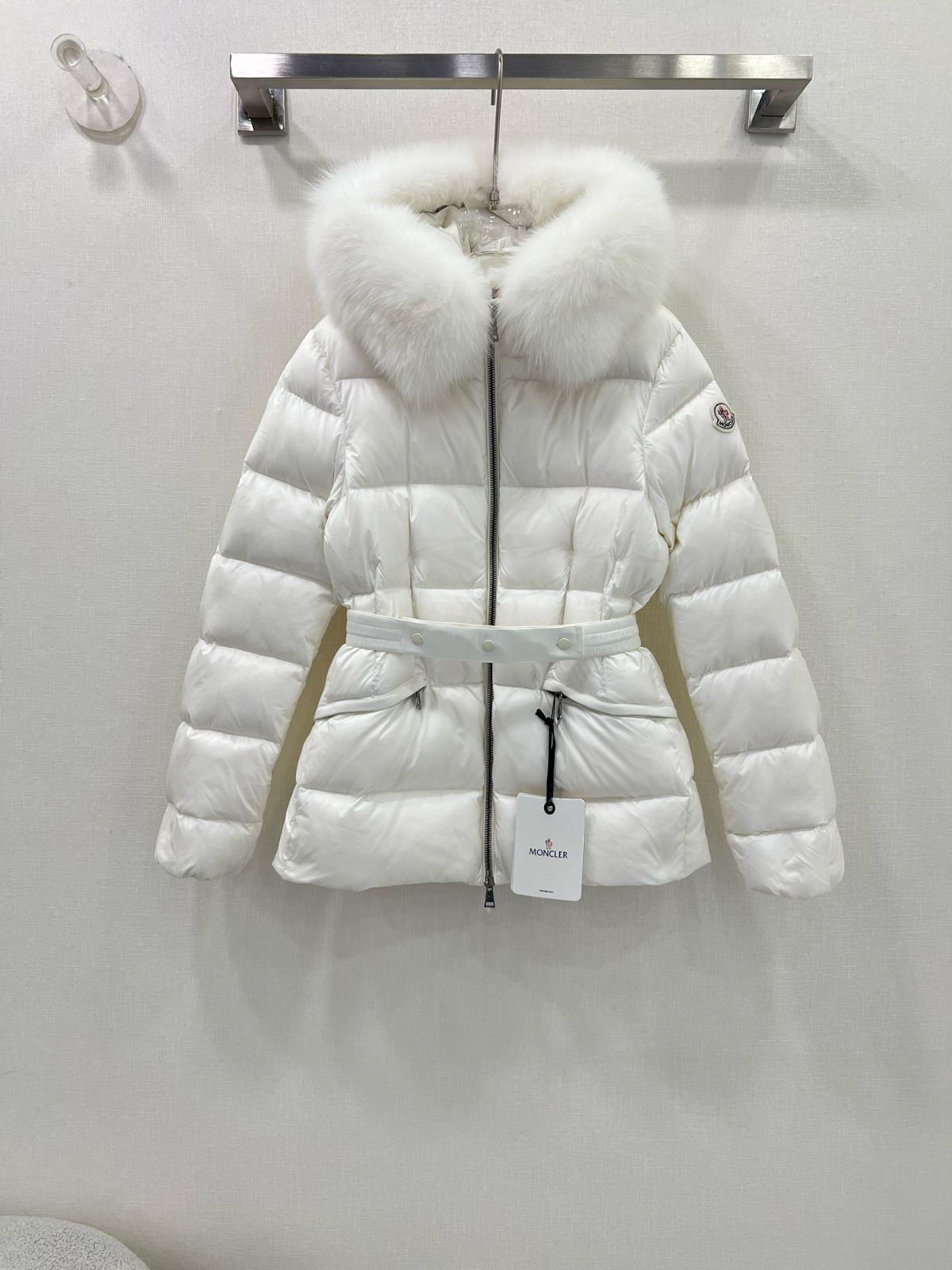 【MONCLER】 フード付きダウンジャケット クリーム モンクレール MONCLER2022/23秋冬新作 フード付きダウンジャケット AMONT