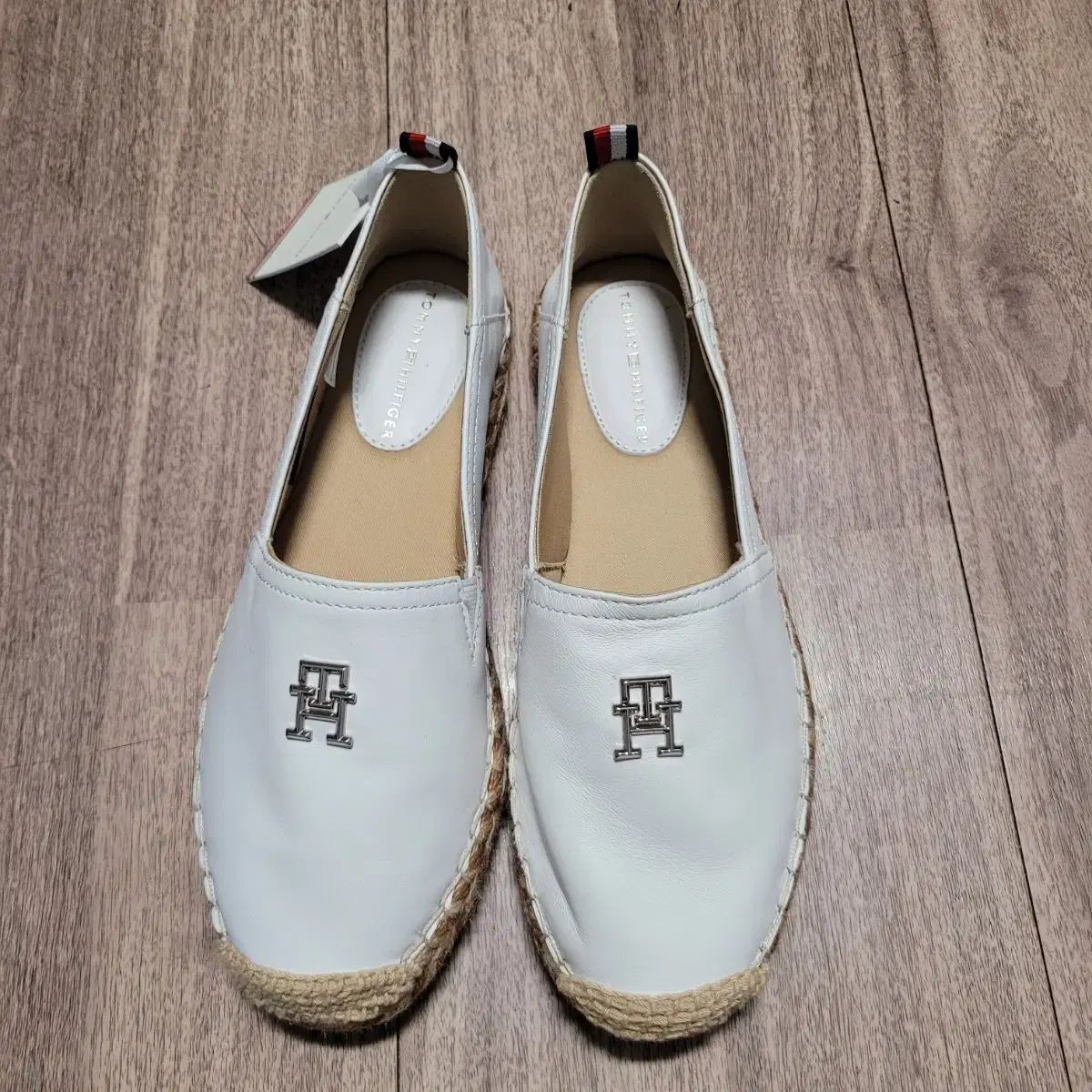トミーヒルフィガー エスパドリーユ スリッポン 白