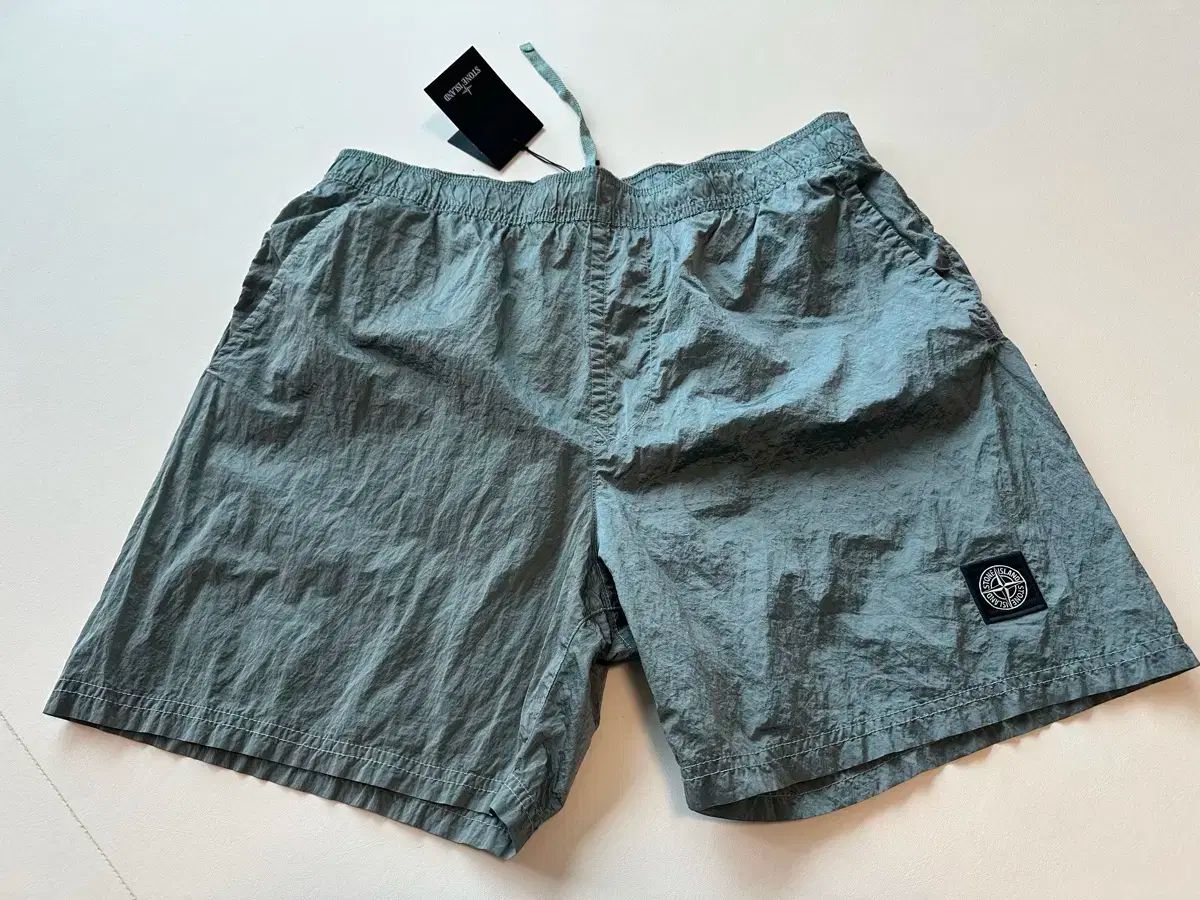 STONE ISLAND ストーンアイランド ナイロン メタル ガーメント ダイド ショートパンツ パンツ
