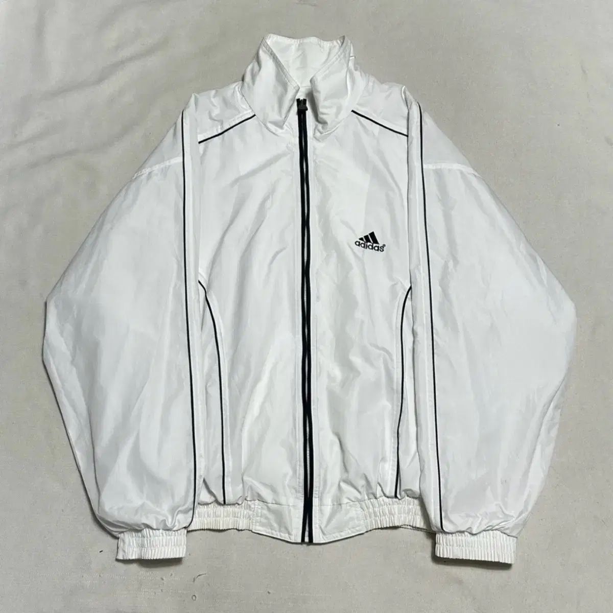 adidas アディダス ワードウーブン 白 ウィンドブレーカー