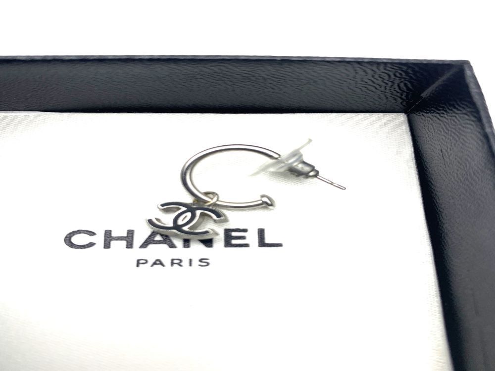 CHANEL ココ マーク ブラック スイング フープ ピアス 片耳ピアス