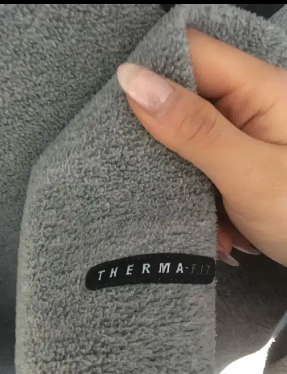 ナイキ therma
