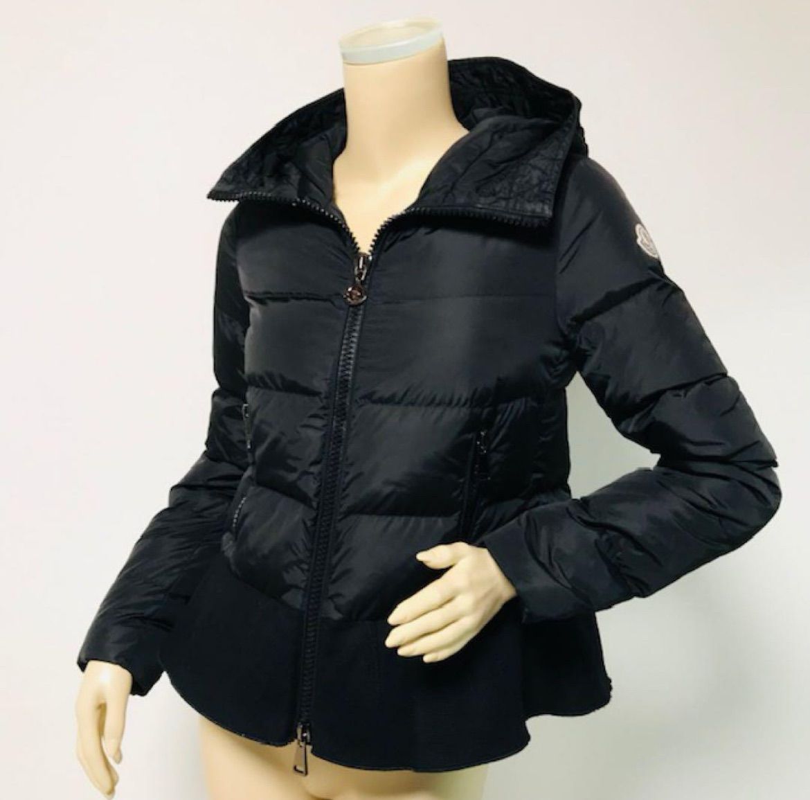 美品☆MONCLER・モンクレール NESEA レディース ブランドアイコン