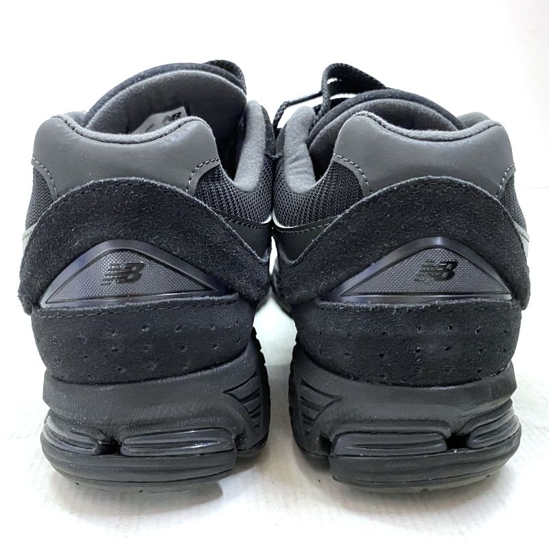 03w14619【箱付き】New Balance 2002R Triple Black ニューバランス 