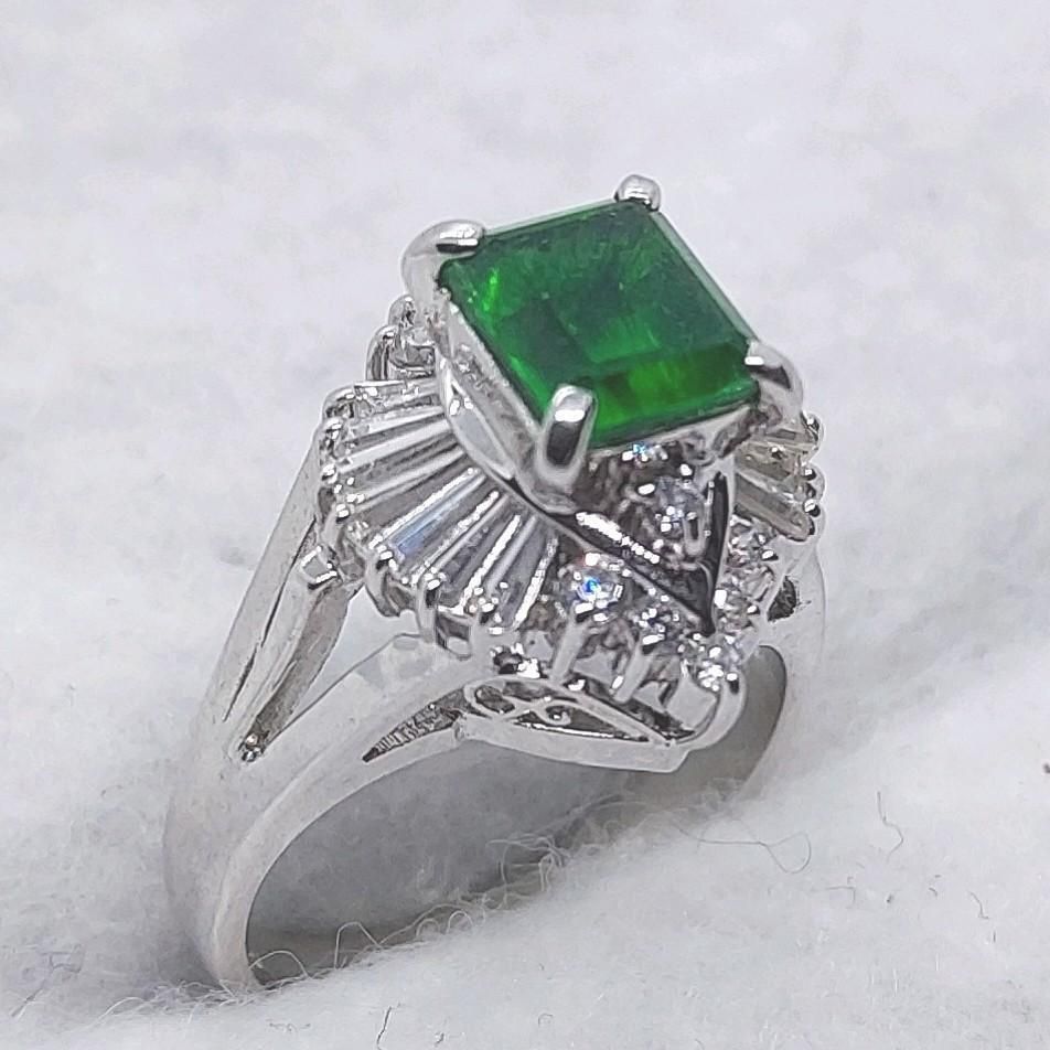 シルバー グリーンストーン リング グリーンストーン付きシルバーリング 約12号 指輪 SILVER - メルカリ