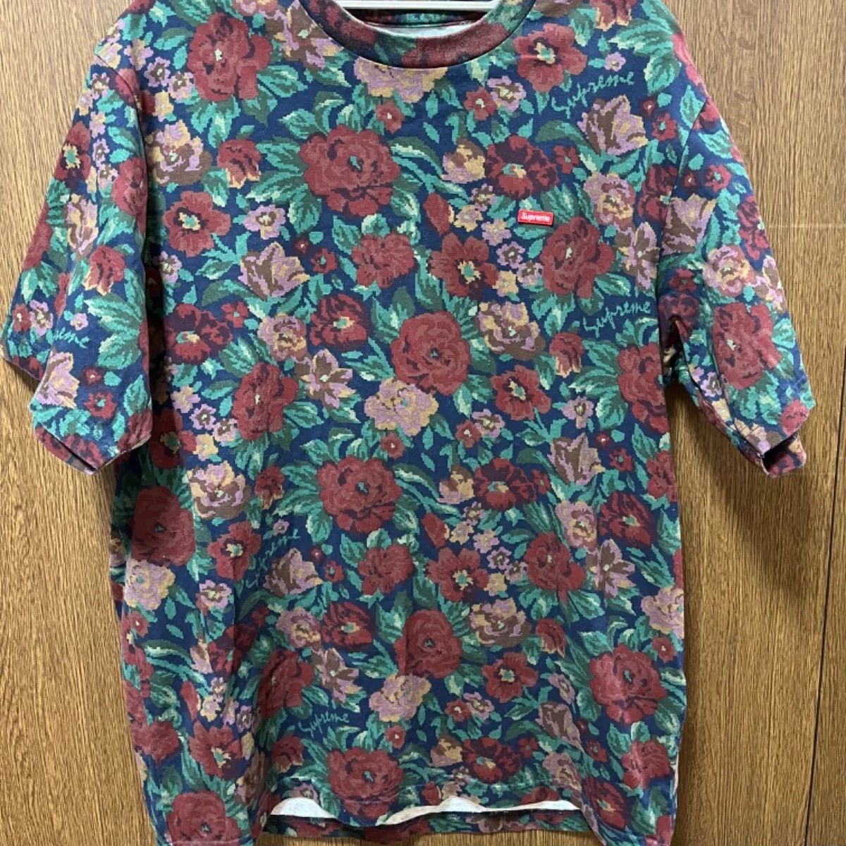 supreme 花柄Tシャツ Mサイズ - メルカリ