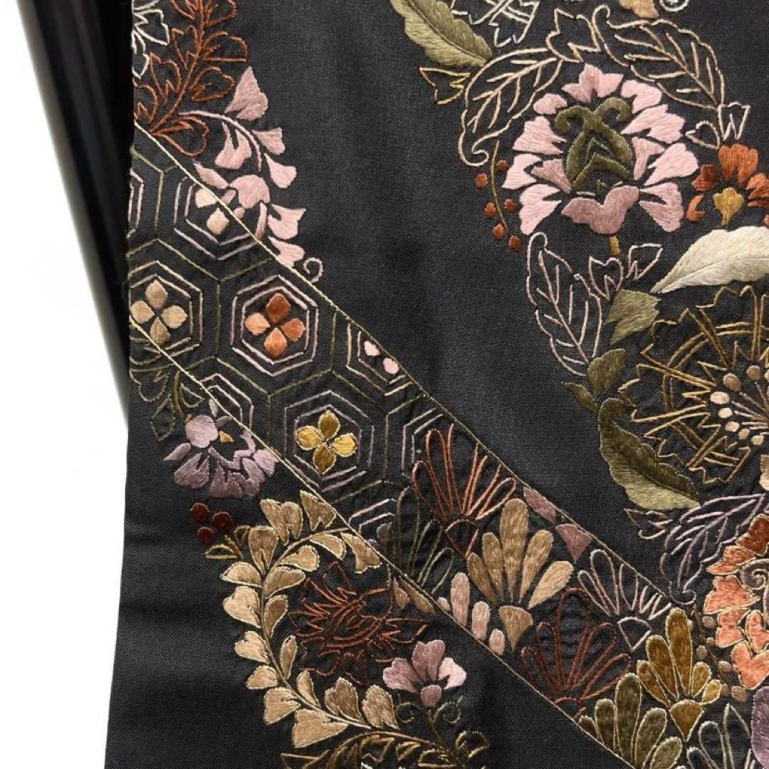 大島紬　付け下げ　刺繍　唐花　金糸　ブラック系　着物　041w 大島紬 付け下げ 刺繍 唐花 金糸 ブラック系 着物 041w - メルカリ