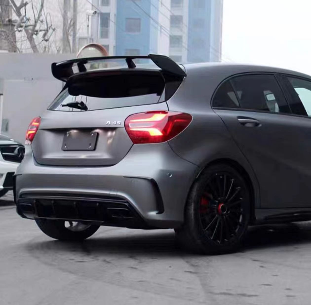 ABS製 艶出しブラック ベンツ W176 AMG A35 A45スタイル A180 A200 A250 2013-2018年式 リアルーフスポイラー1セット