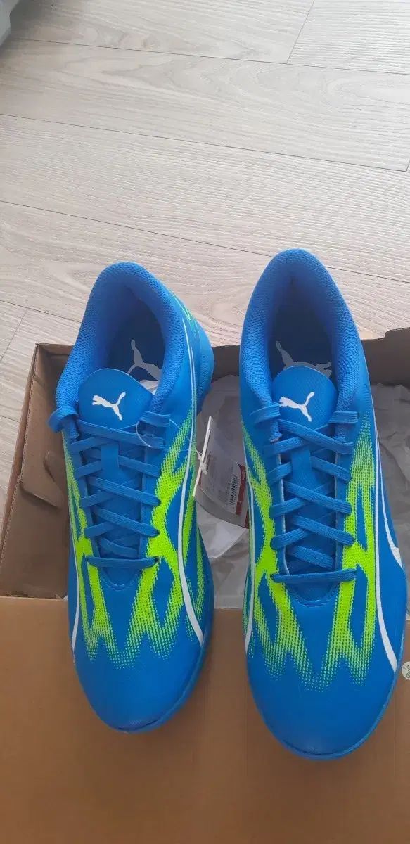 新品 PUMA サッカーシューズ 255 260