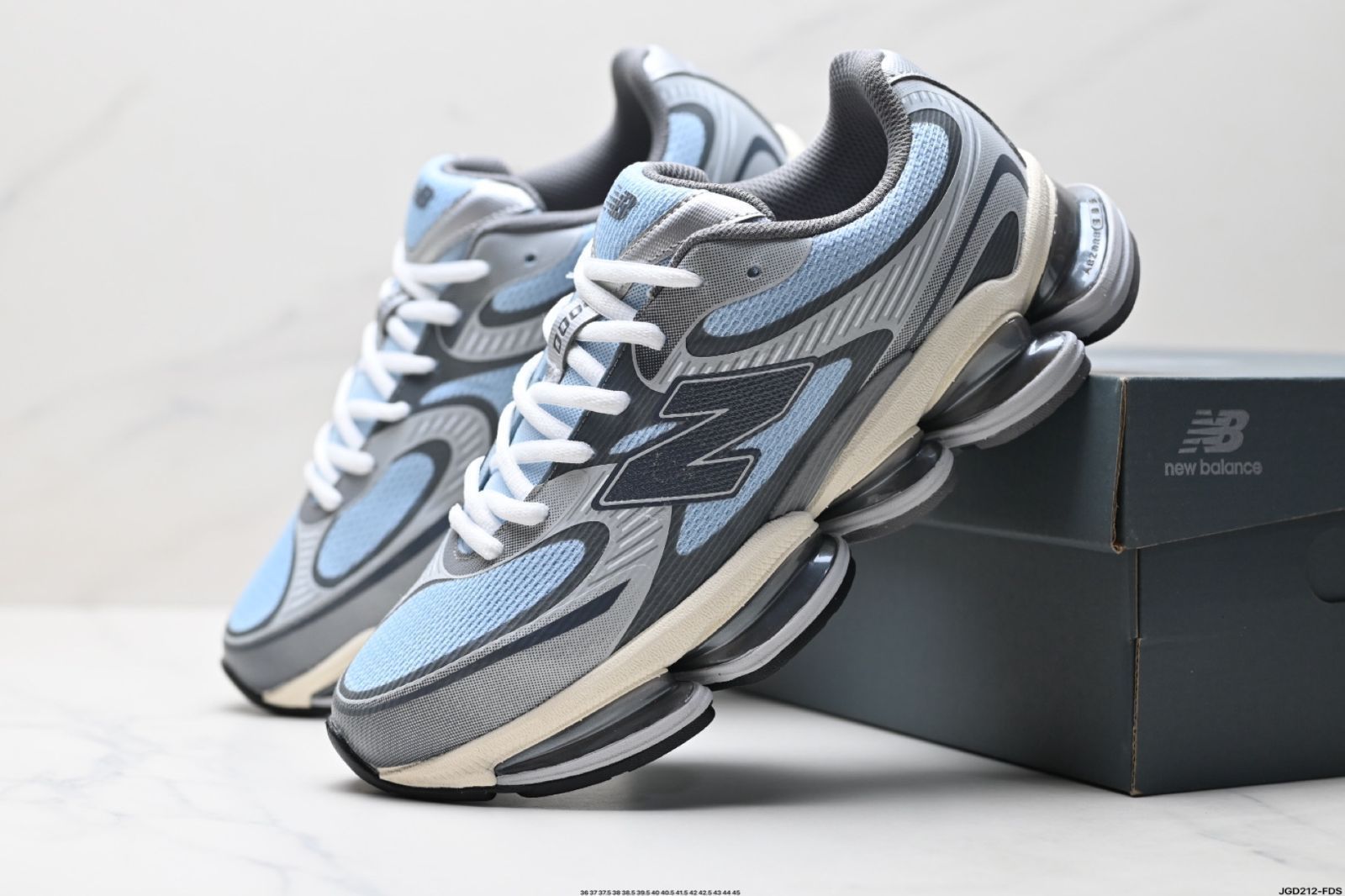 ニューバランス M2000