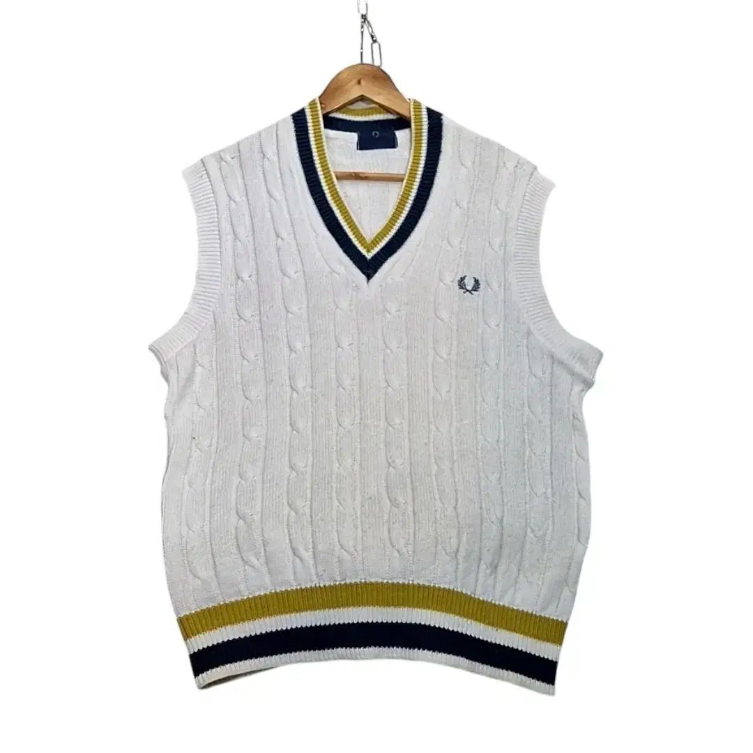 L FRED PERRY(フレッドペリー) 月桂樹ロゴ ニット セーター