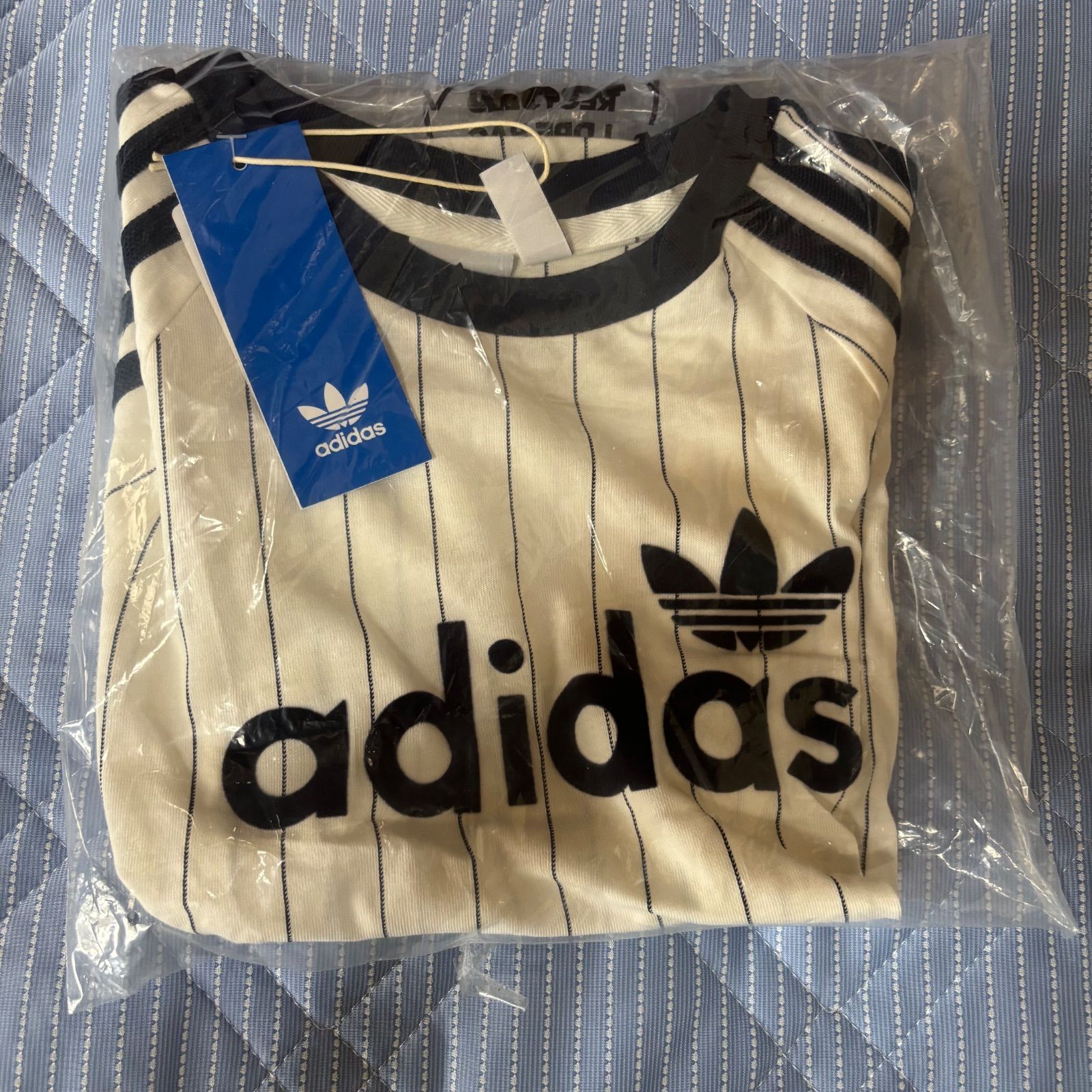 新品S⭐️adidas リニア グラフィック カリTシャツ ホワイト×ネイビー