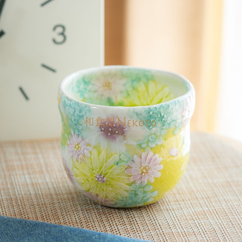 日本製 ゆずりは工房 ＊彩小花紋 福々碗 瓢型 ＊ 酒器 花柄 おしゃれ かわいい 陶器 瀬戸焼 和食器 手描き 海外プレゼント 贈り物 ギフト 母の日 敬老の日 誕生日44023