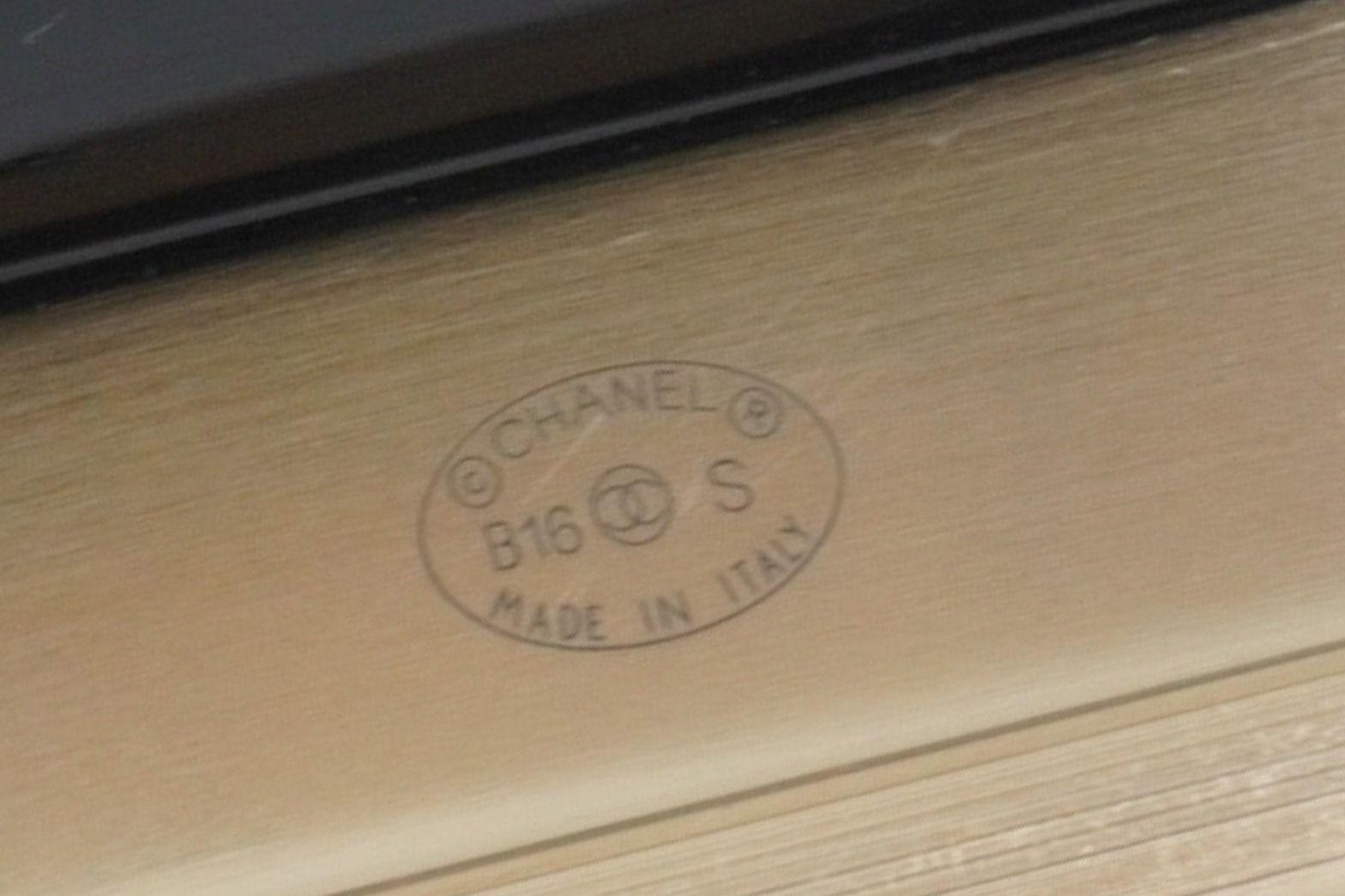 CHANEL シャネル ココマーク バングル ブレスレット B16S刻印 イタリア製 プラスチック GP ブラック ゴールド 美品  51500