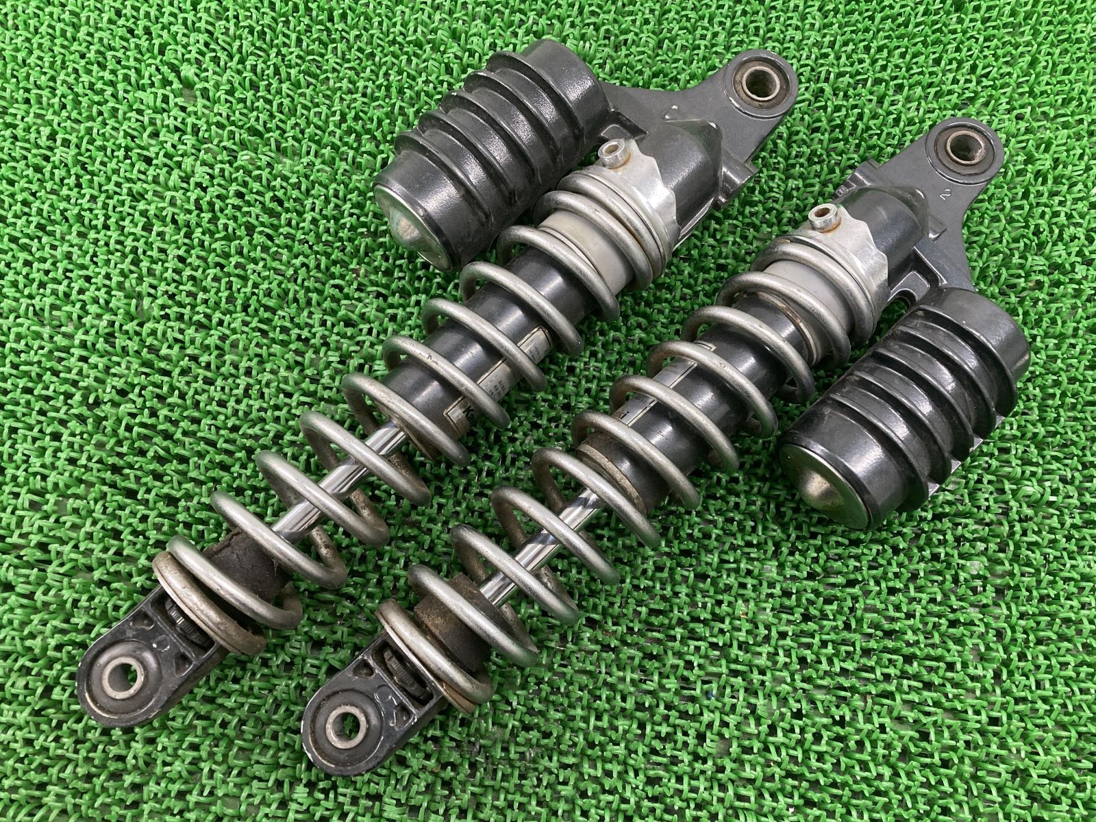 ZRX-II リアサスペンション 左右 ZR400E-304*** カワサキ 純正 中古 ZRX-II リアサスペンション 左右 ZR400E-304*** カワサキ 純正 中古