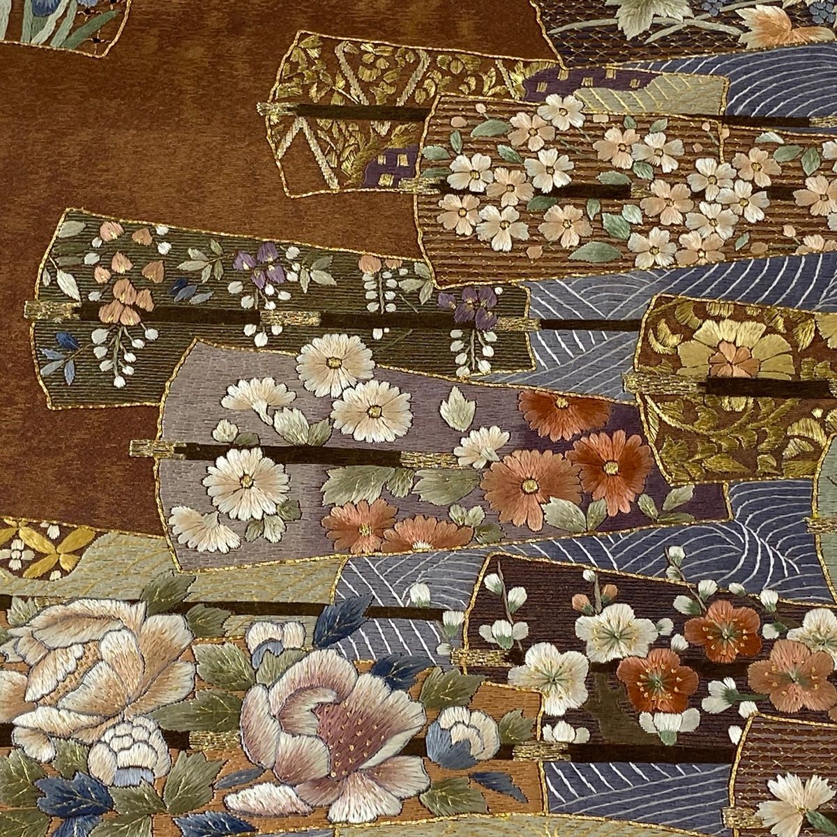 袋帯 美品 逸品 扇 草花 刺繍 金糸 茶色 六通 正絹 【中古