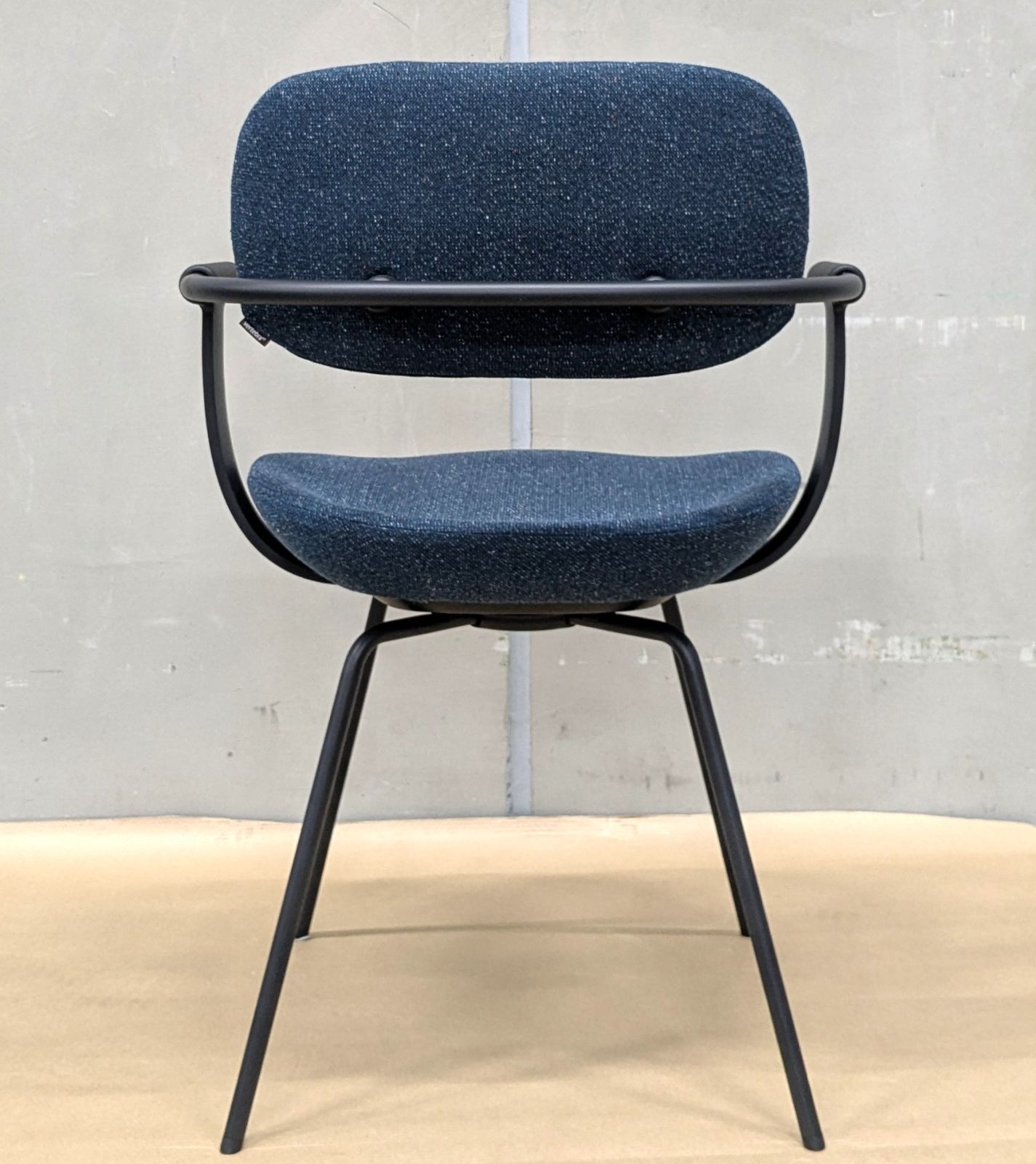 Bランク ITOKI バーテブラ03チェア 4本脚 KG-845CD-T1B4 ブルー×ブラック 非回転