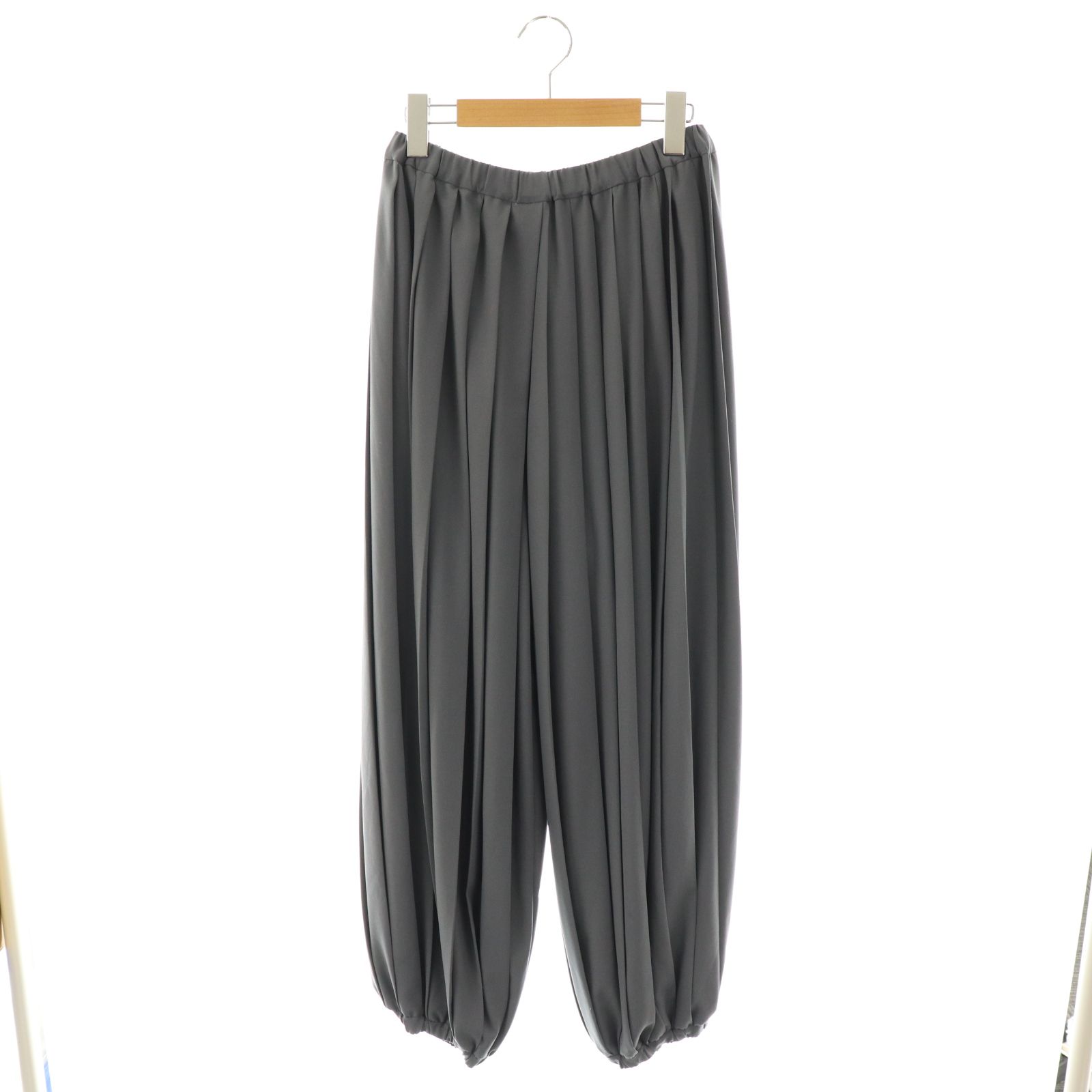 エンフォルド ENFOLD 25SS PLEATS TROUSERS パンツ ジョガー プリーツ 36 グレー AT OS